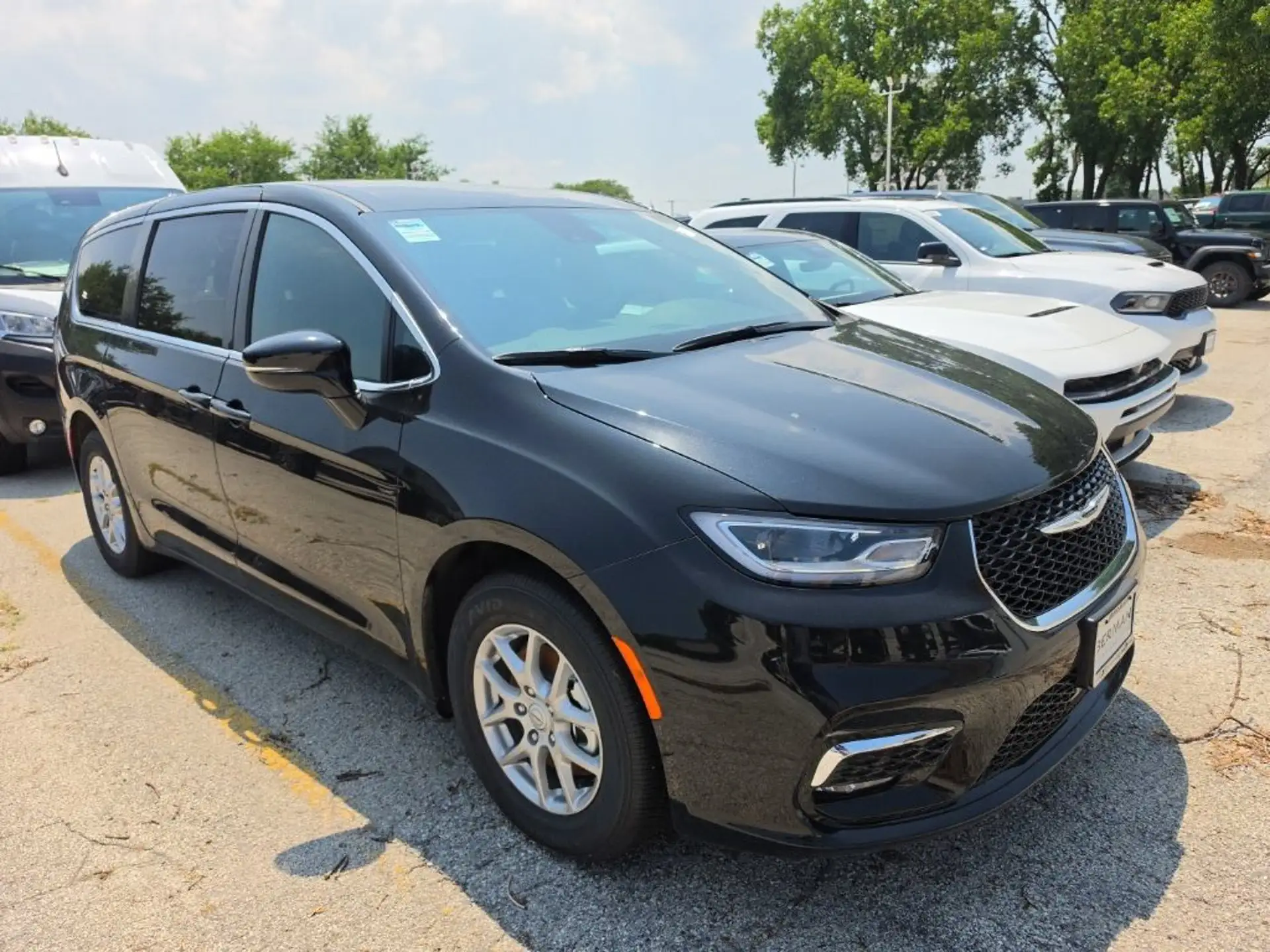 2026 Chrysler Pacifica Select photo 1
