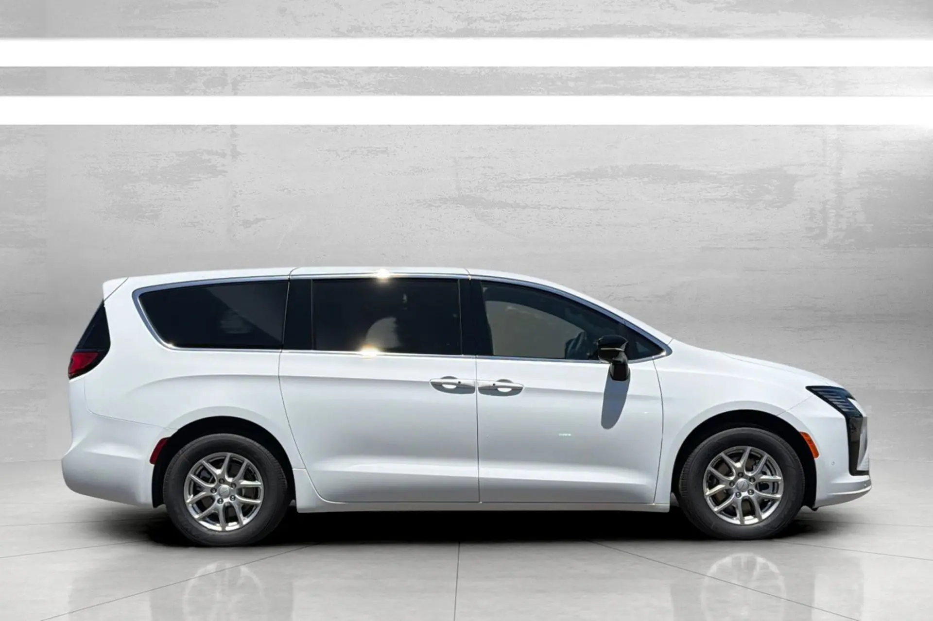 2027 Chrysler Pacifica Select photo 3