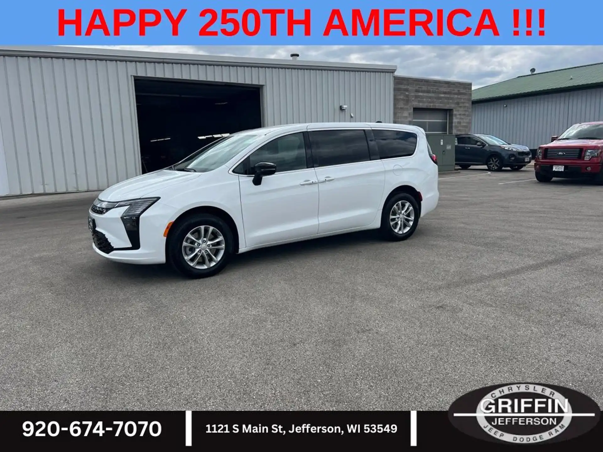 2027 Chrysler Pacifica Select AWD's photo