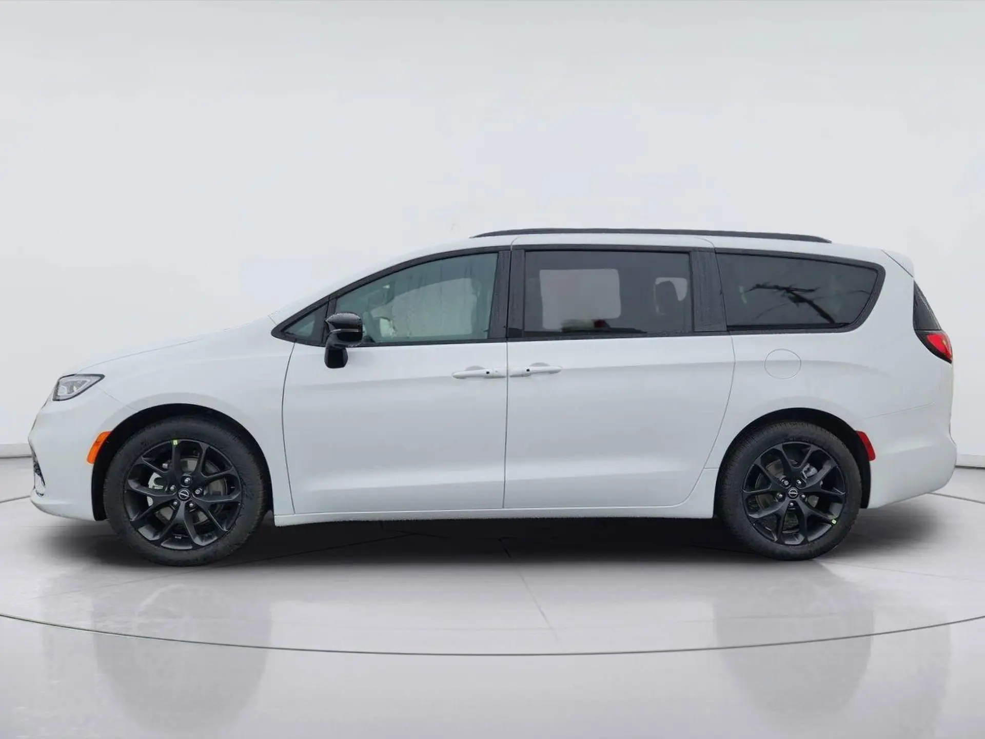 2026 Chrysler Pacifica Select photo 3