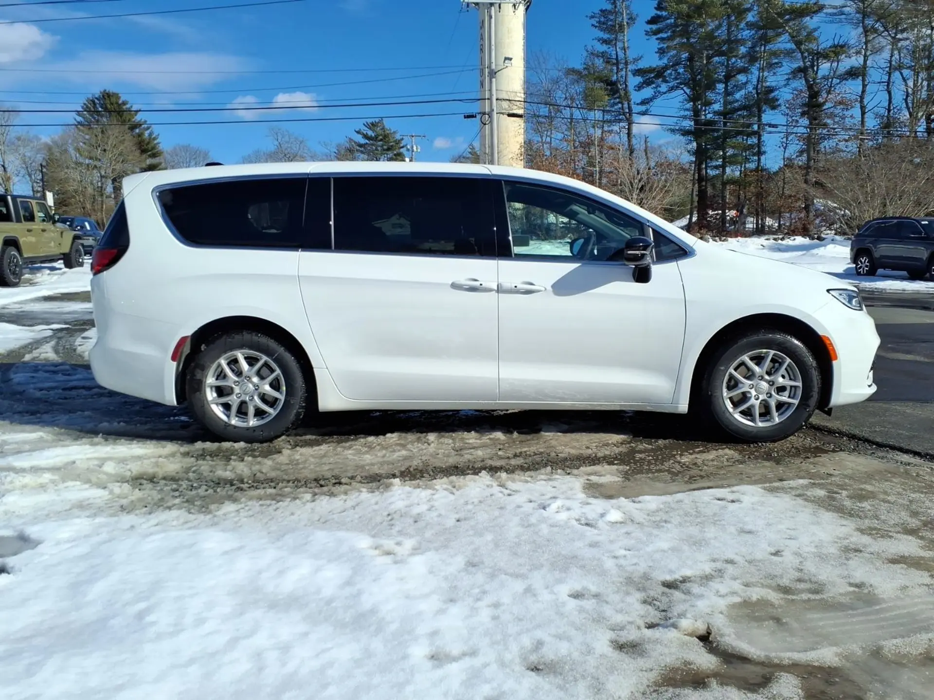 2026 Chrysler Pacifica Select photo 4