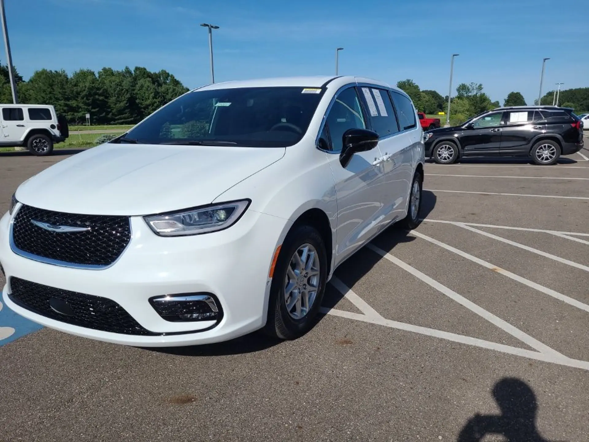 2025 Chrysler Pacifica Select photo 4