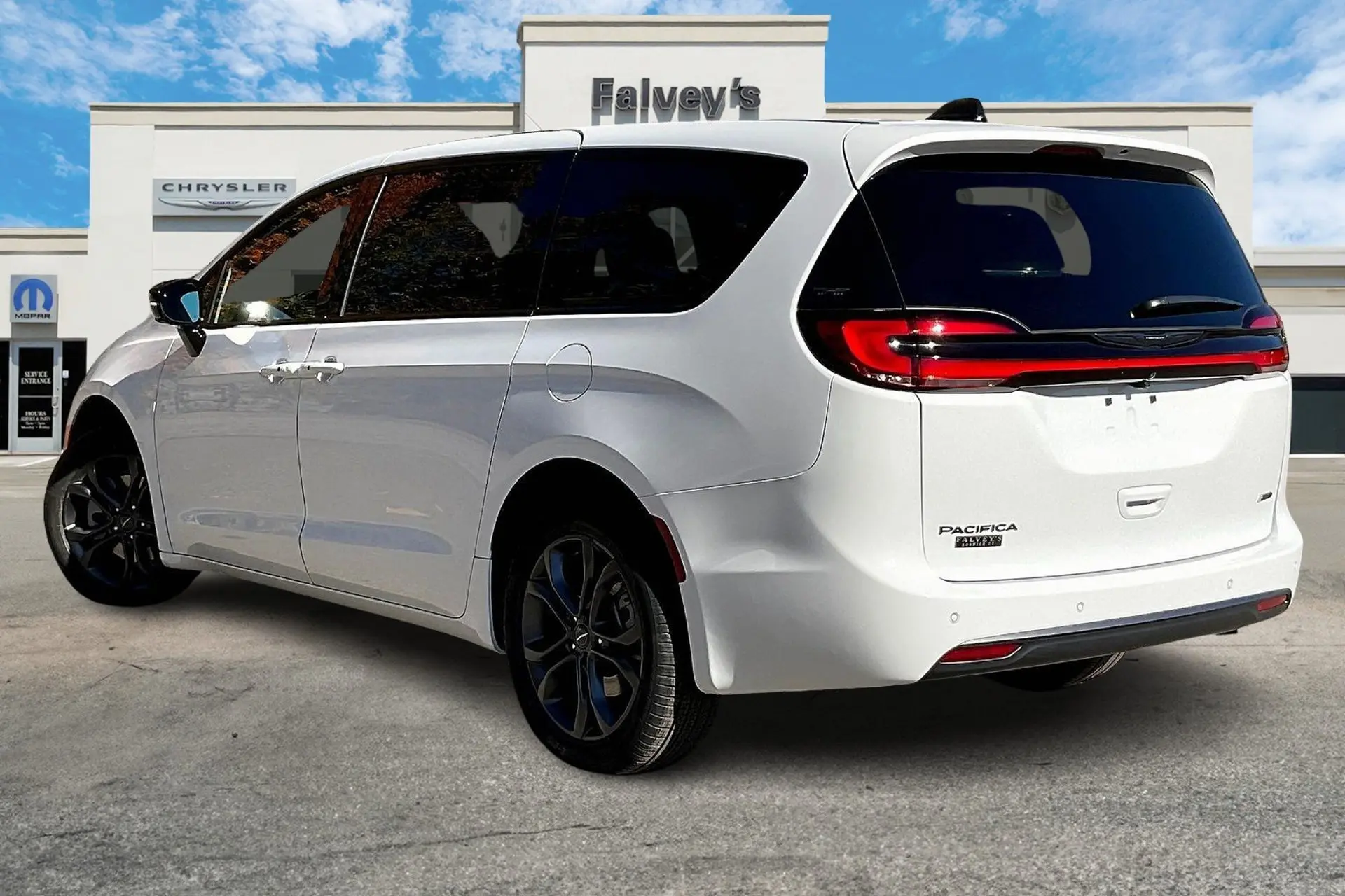 2026 Chrysler Pacifica Select AWD photo 3