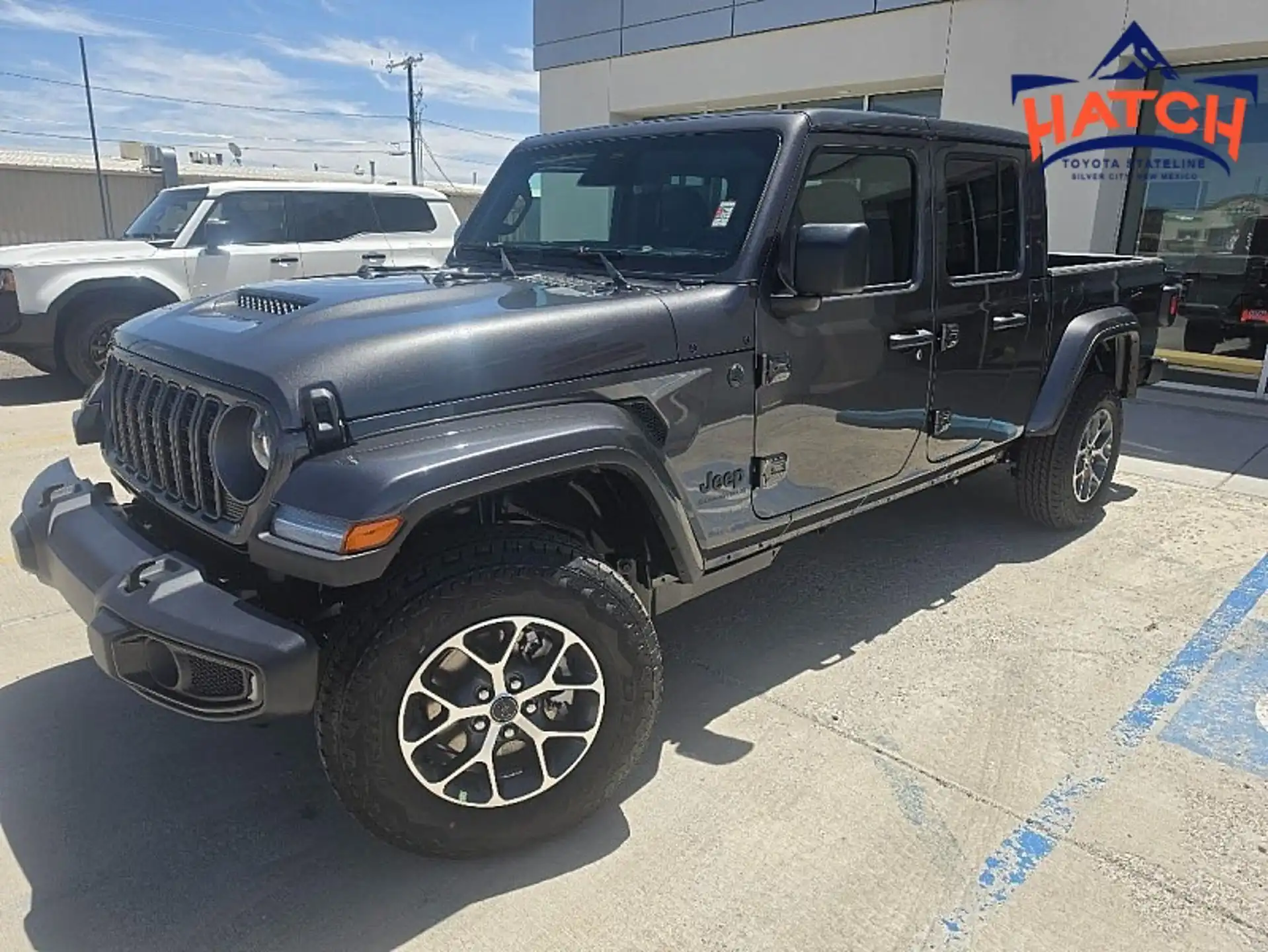 2026 Jeep Gladiator Sport S Auto's photo