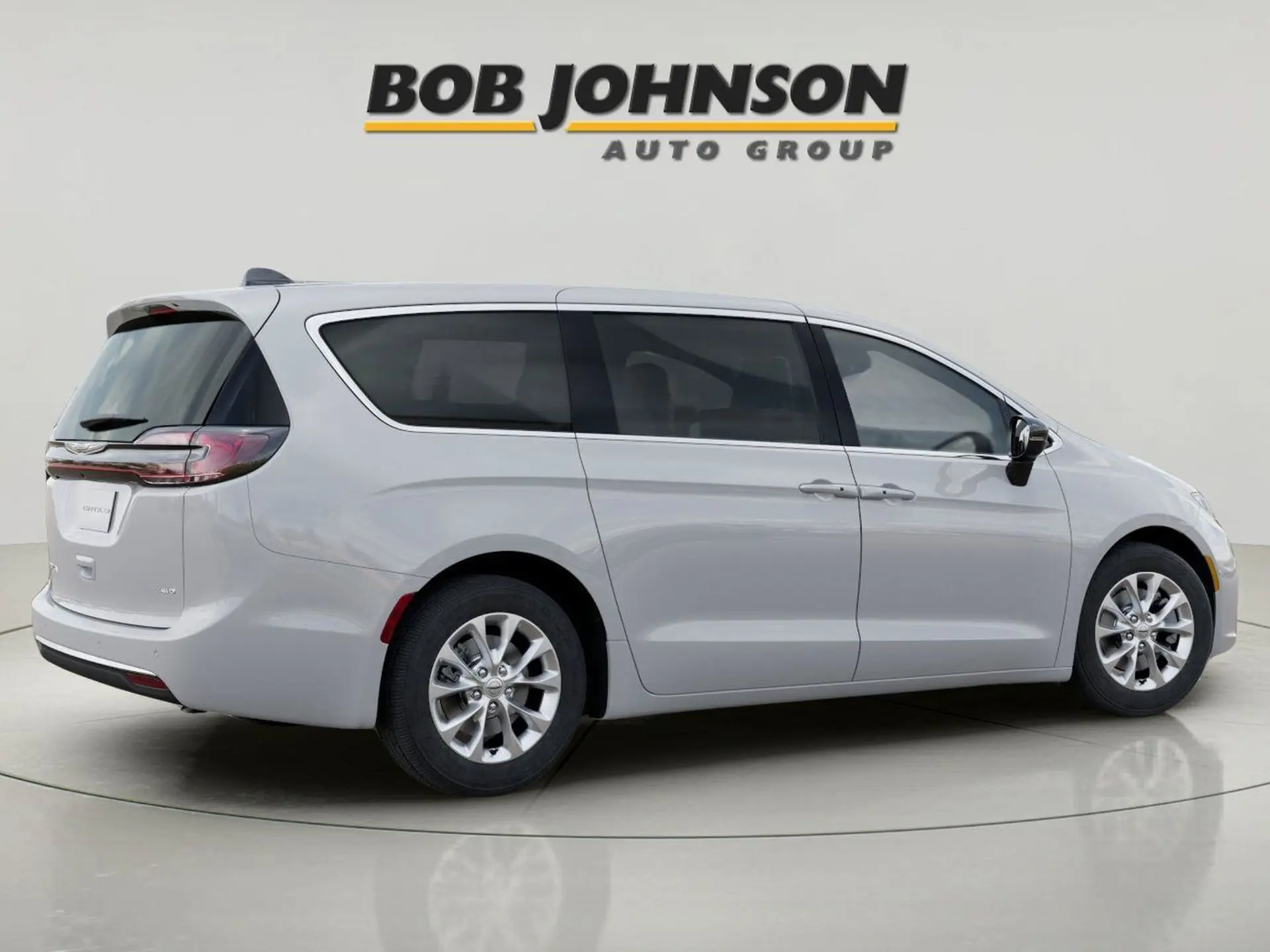2026 Chrysler Pacifica Select AWD photo 4