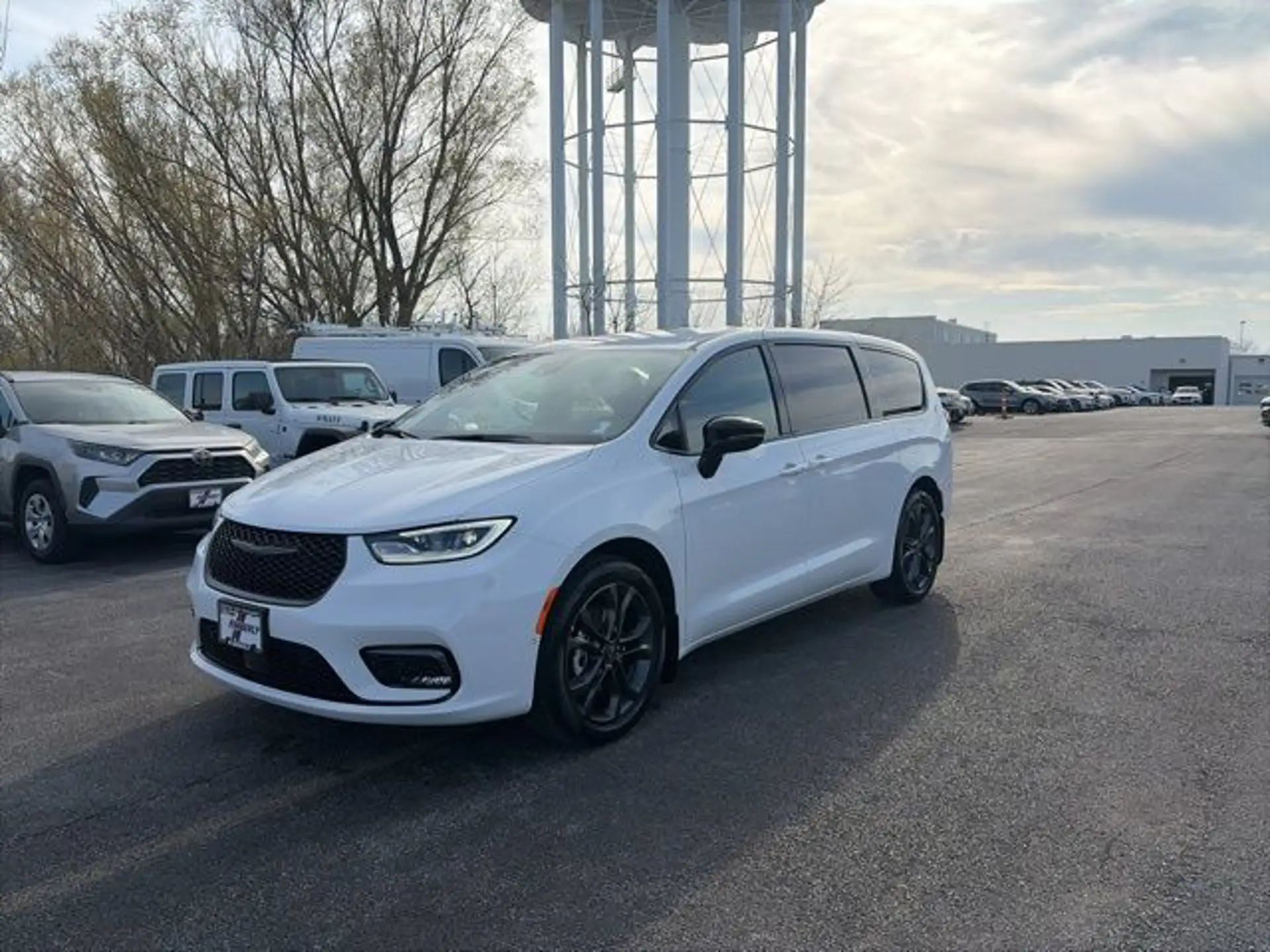 2026 Chrysler Pacifica Select photo 1
