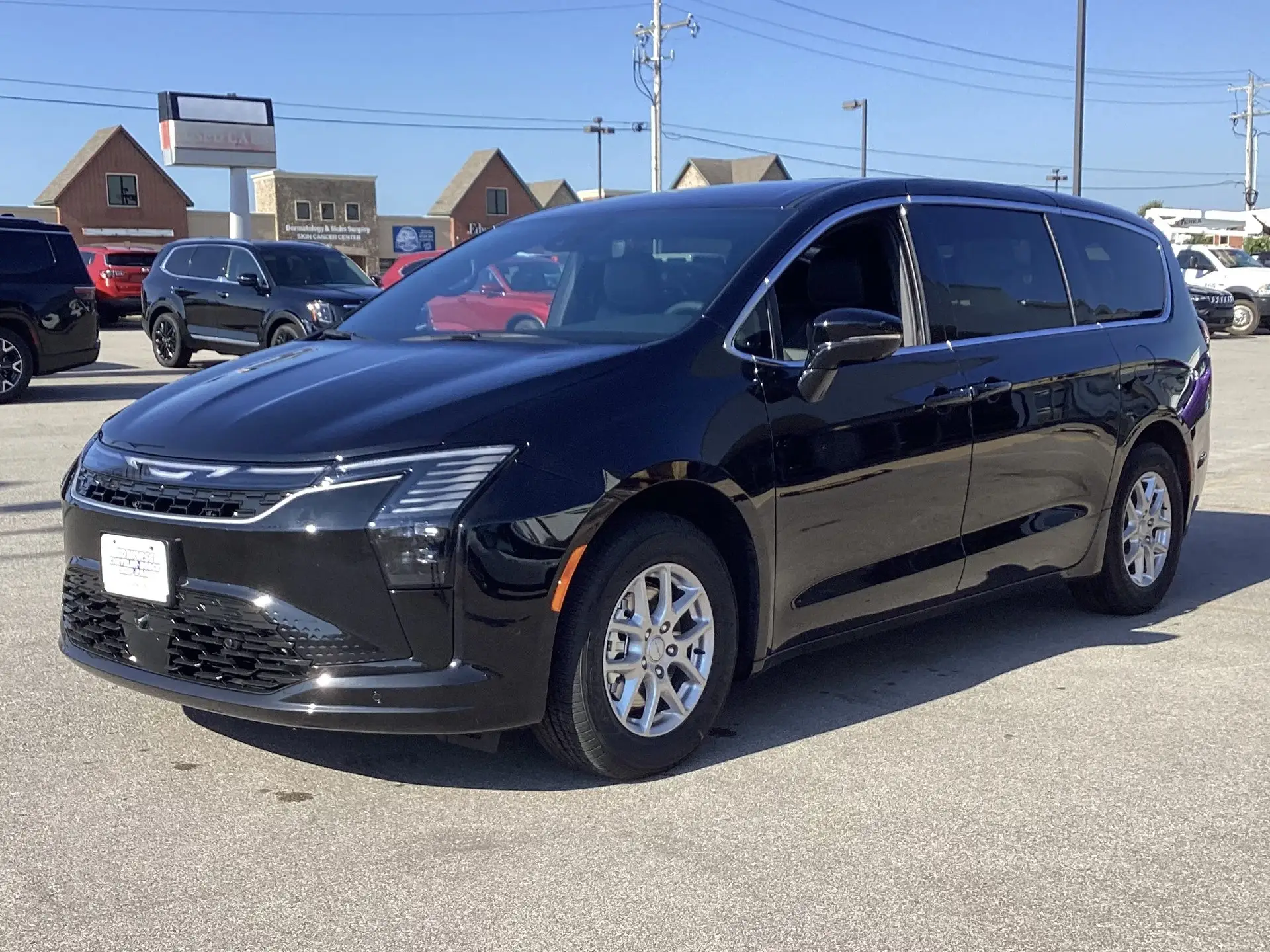 2027 Chrysler Pacifica Select photo 1