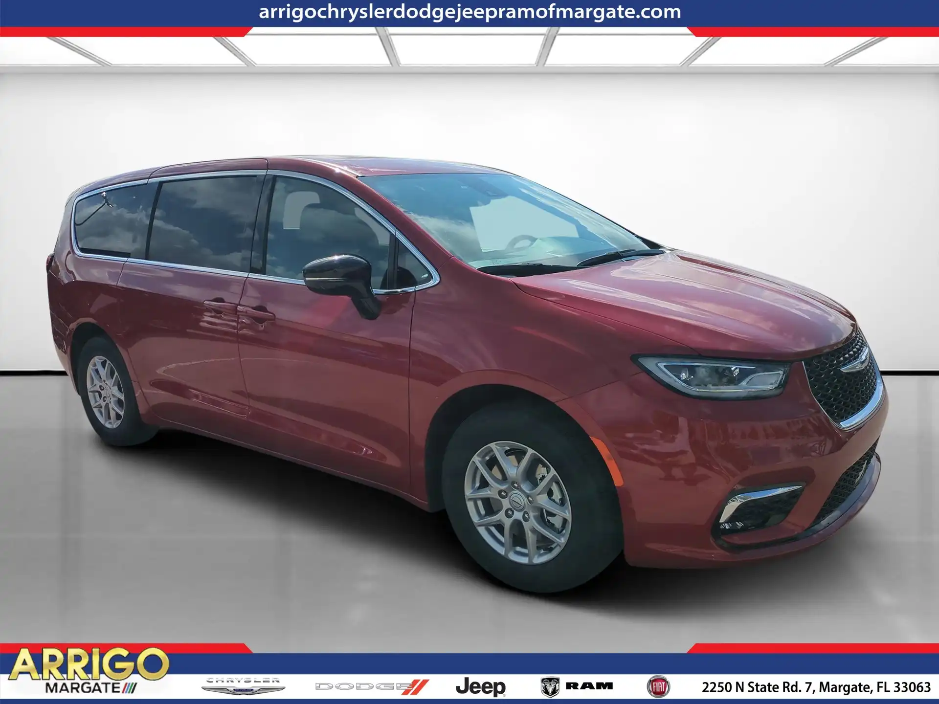 2026 Chrysler Pacifica Select's photo