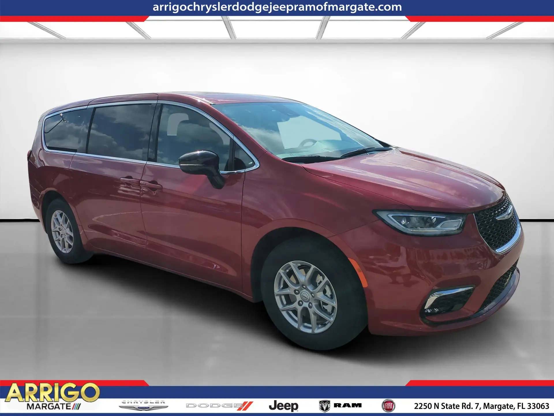 2026 Chrysler Pacifica Select photo 1