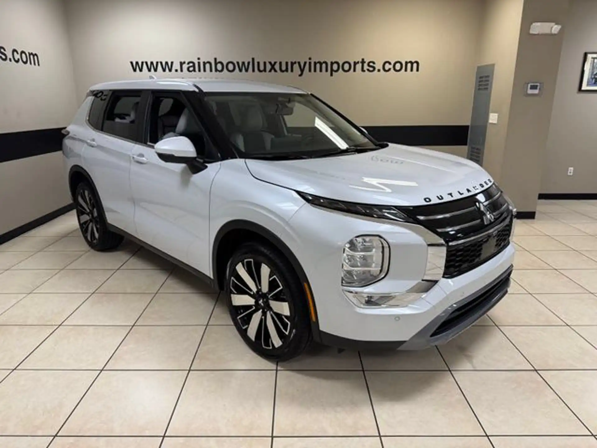 2026 Mitsubishi Outlander LE FWD's photo