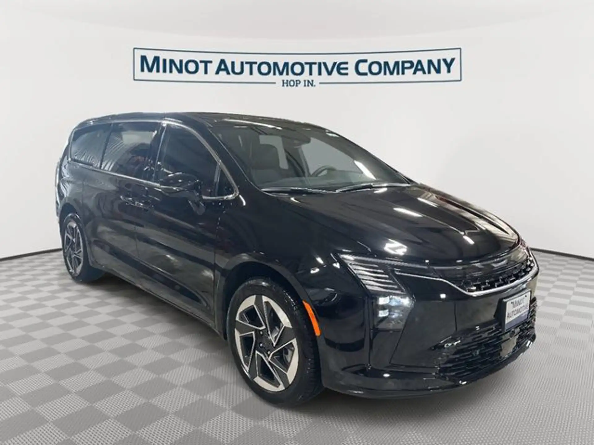 2027 Chrysler Pacifica Limited AWD's photo
