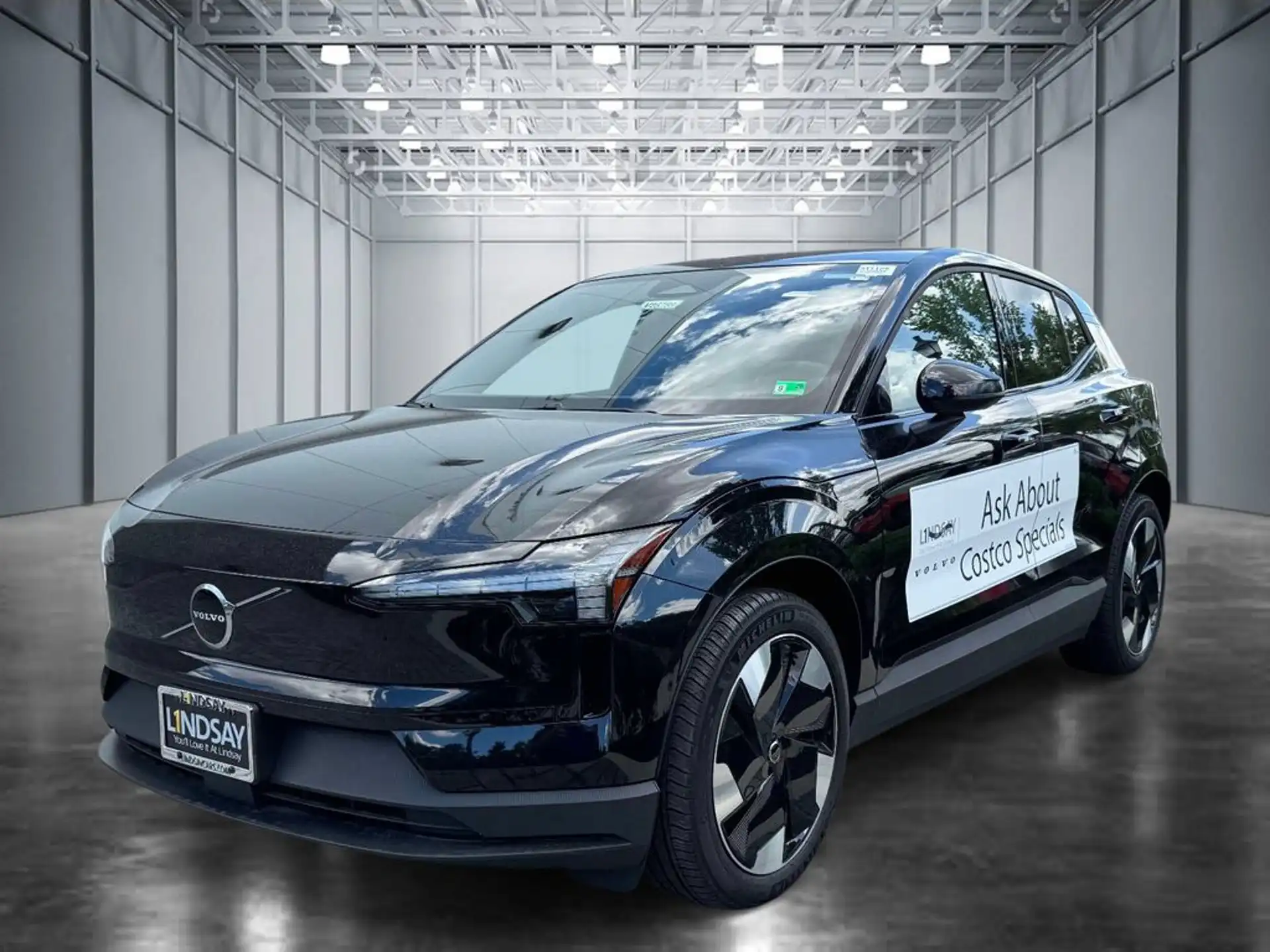 2025 Volvo EX30's photo
