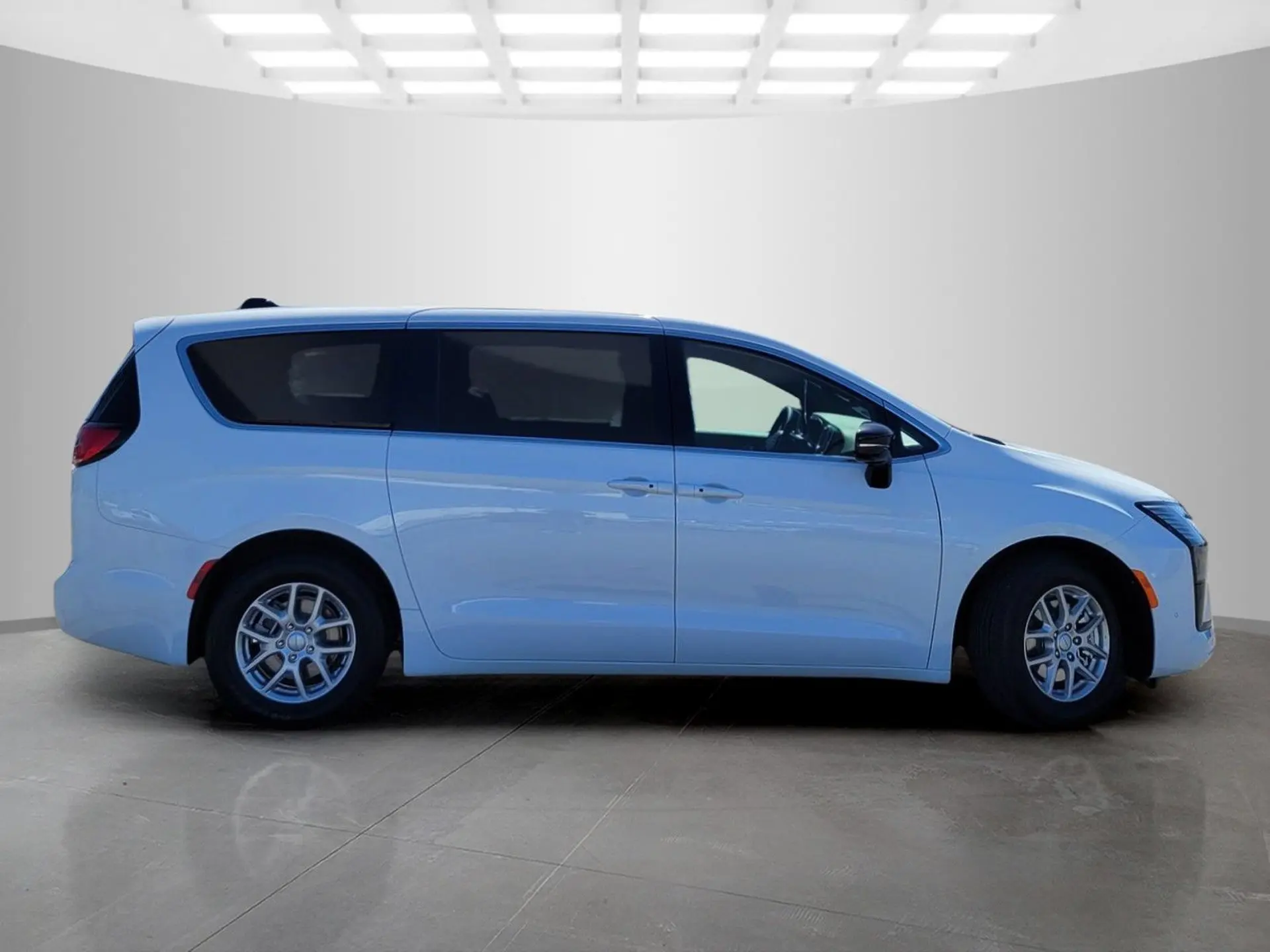 2027 Chrysler Pacifica Select photo 4
