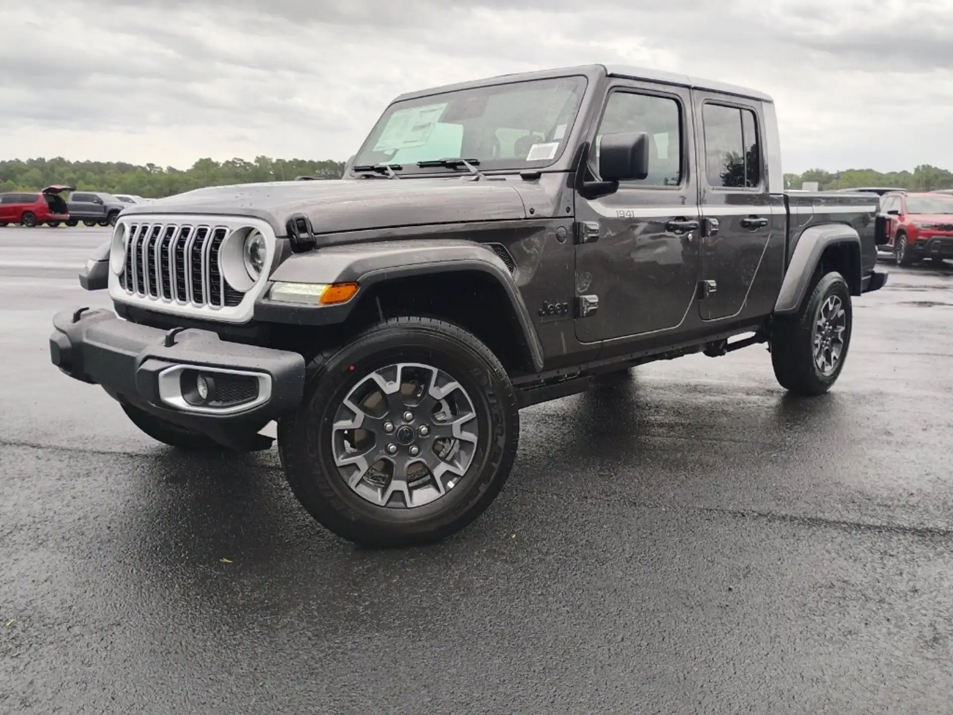 2026 Jeep Gladiator Sahara Auto's photo