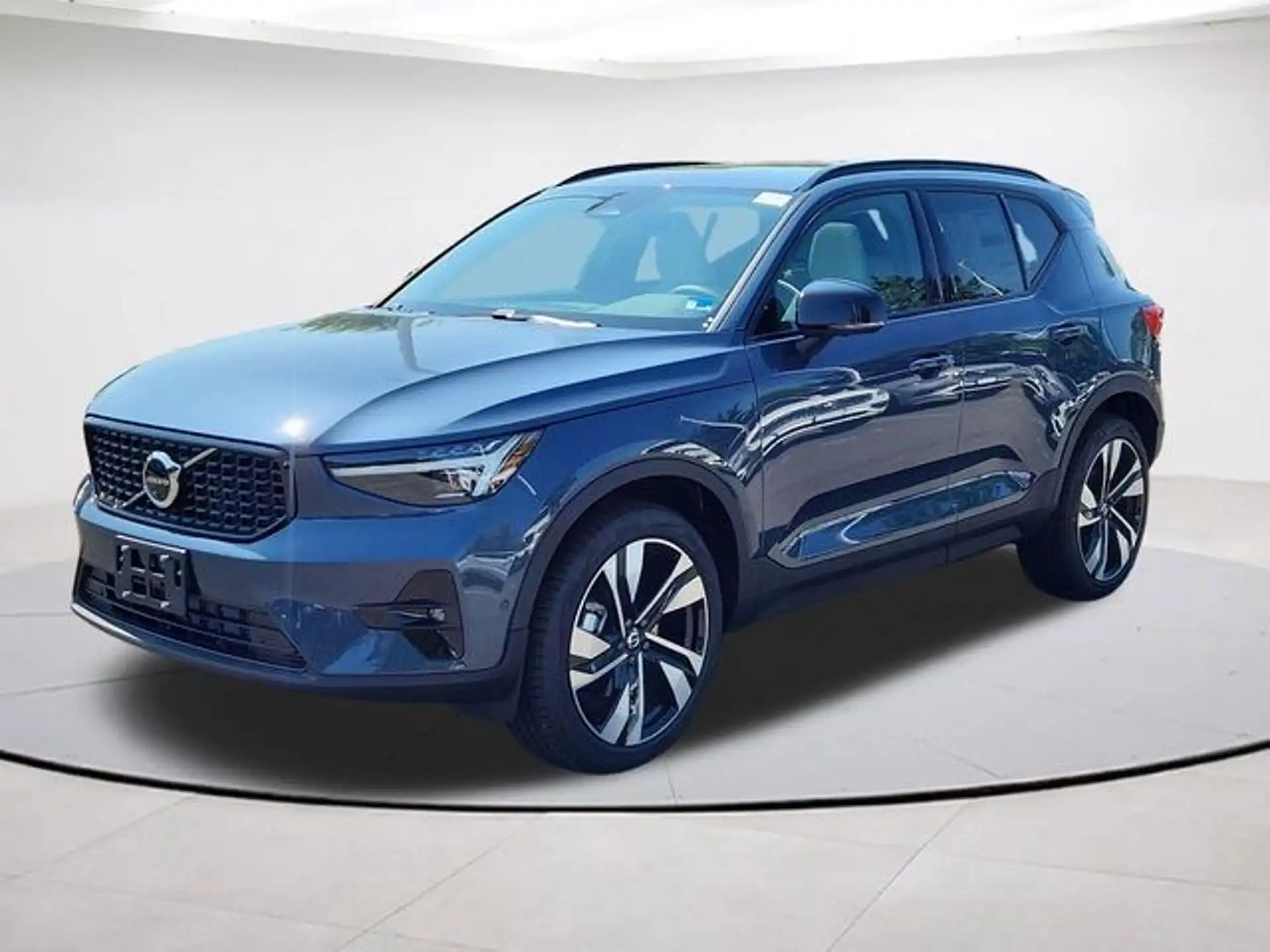 2026 Volvo XC40 B5 Ultra Dark AWD's photo