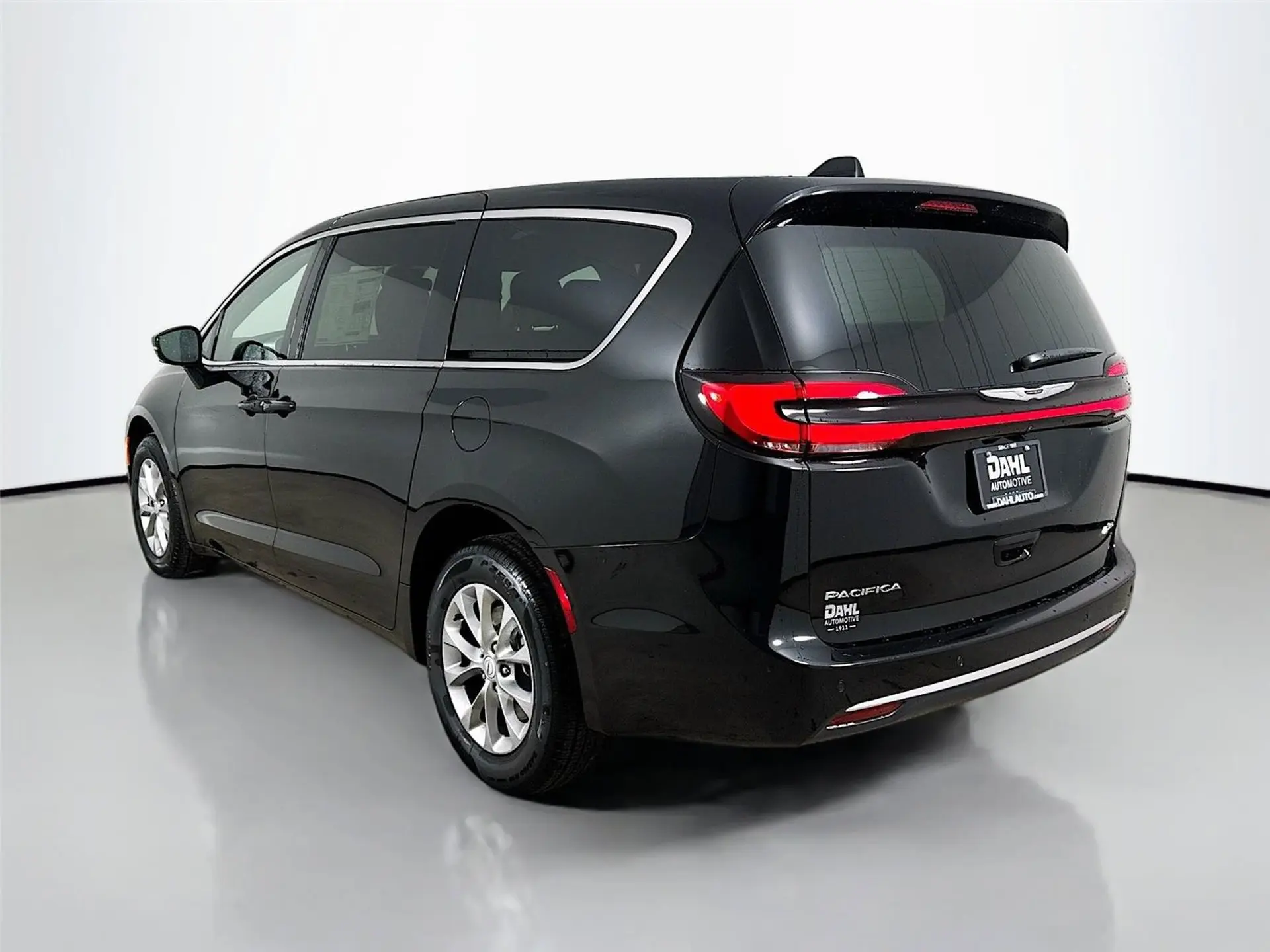 2026 Chrysler Pacifica Select AWD photo 5