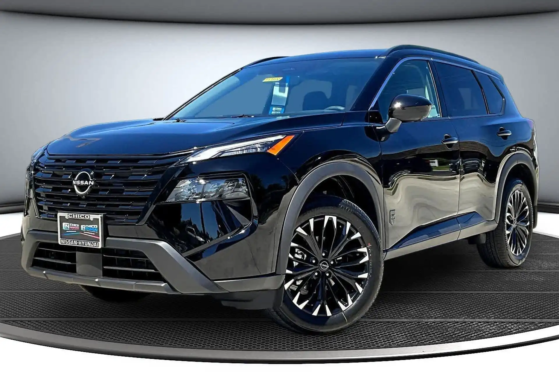 2026 Nissan Rogue Dark Armor AWD's photo