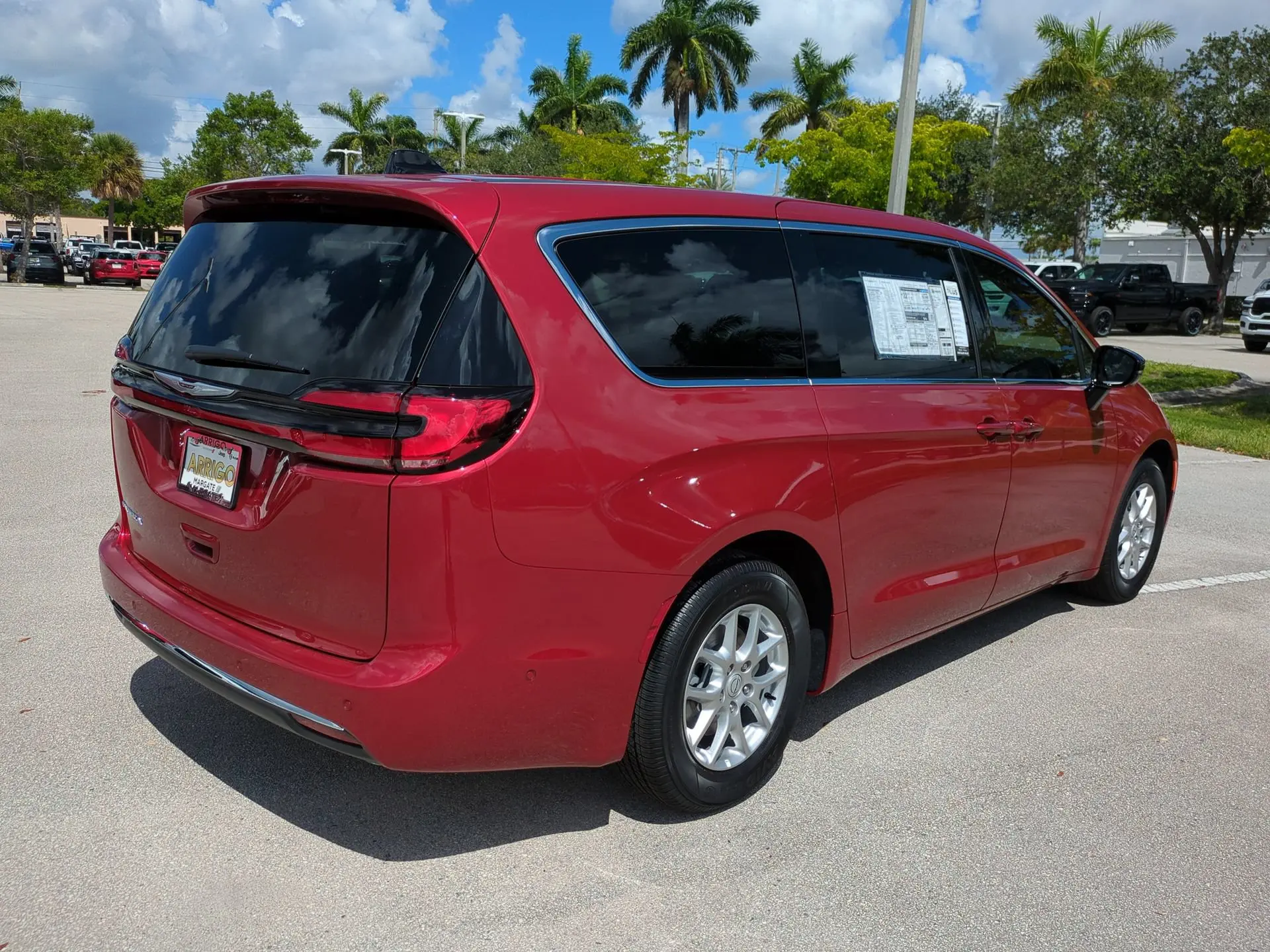 2025 Chrysler Pacifica Select photo 5