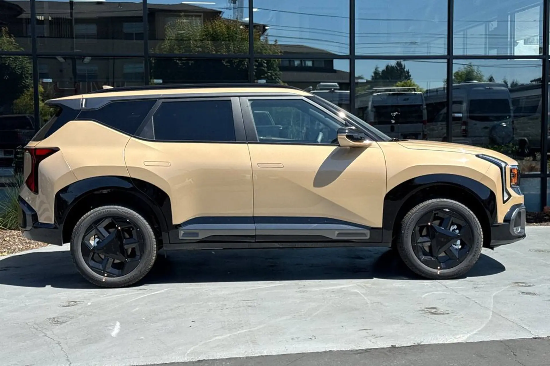 2027 Kia Seltos X-Line S AWD photo 3