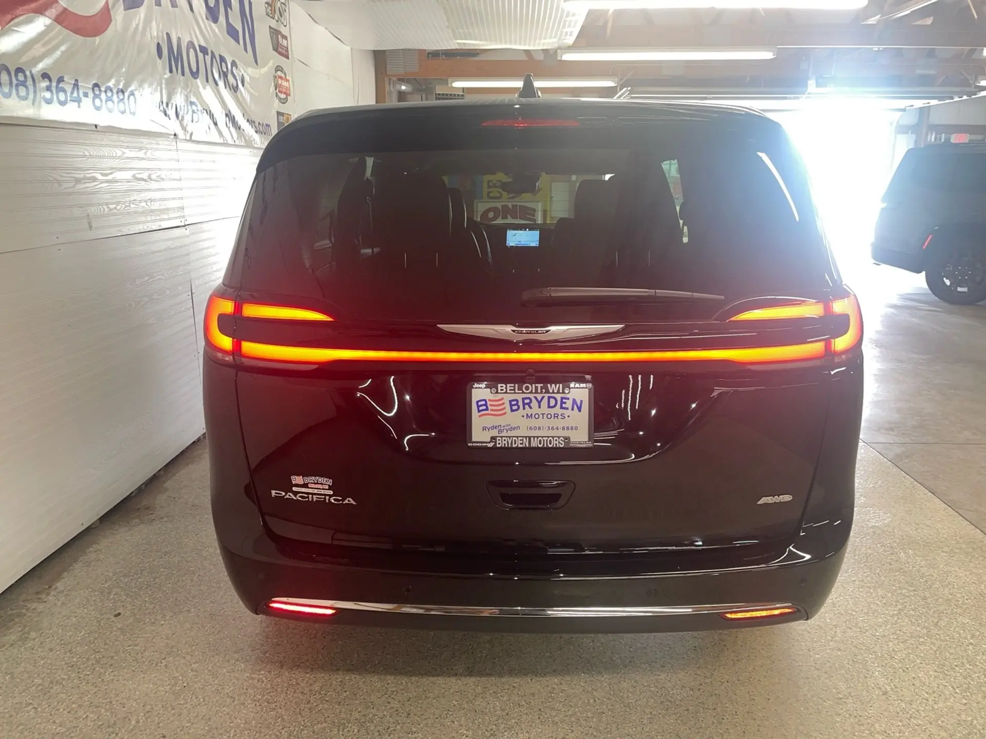2026 Chrysler Pacifica Select AWD photo 4
