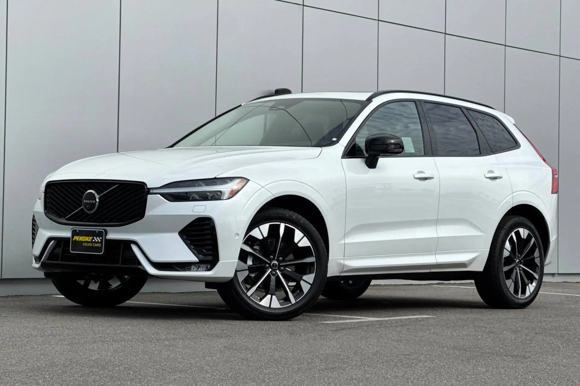 2026 Volvo XC60 B5 Plus Dark AWD's photo