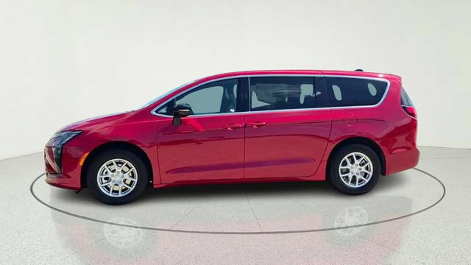 2027 Chrysler Pacifica Select photo 4