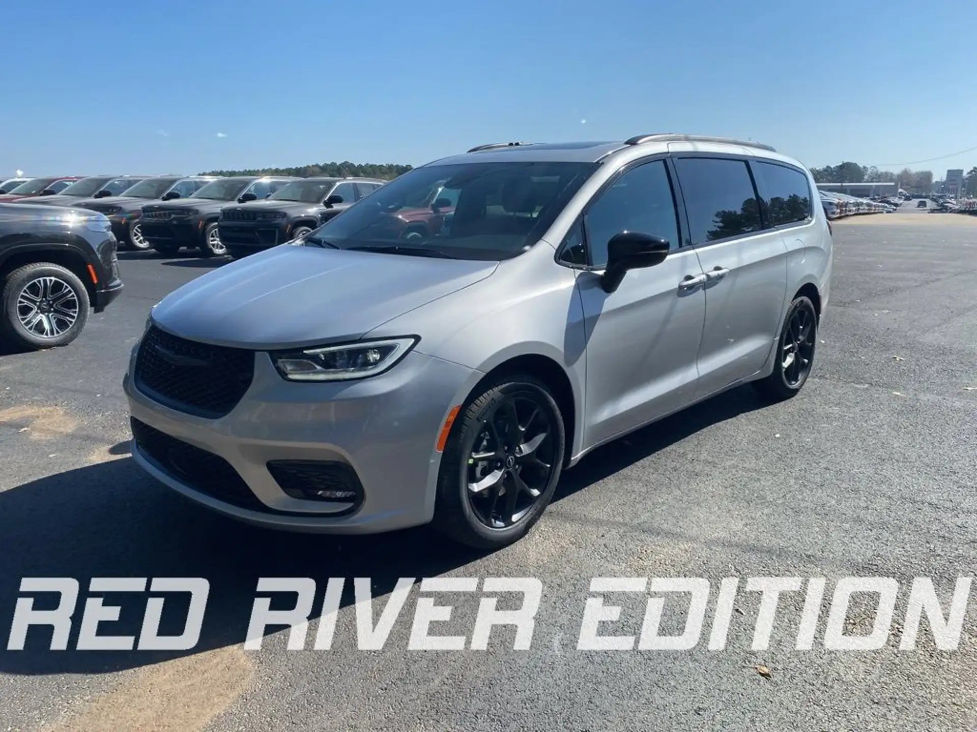 2026 Chrysler Pacifica Limited's photo