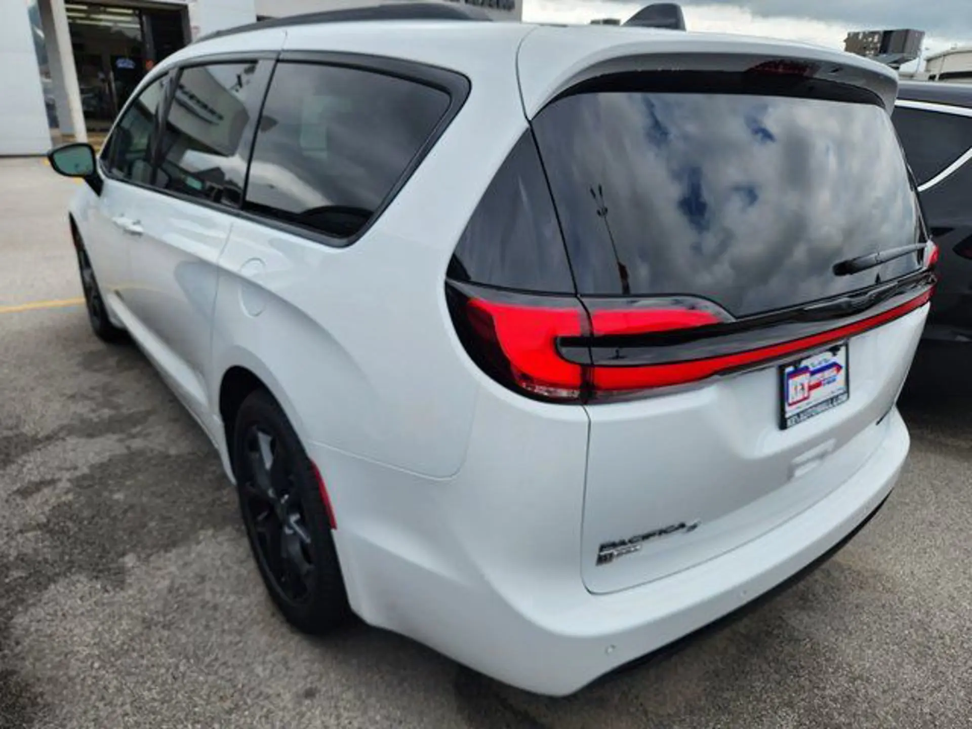 2026 Chrysler Pacifica Limited photo 5