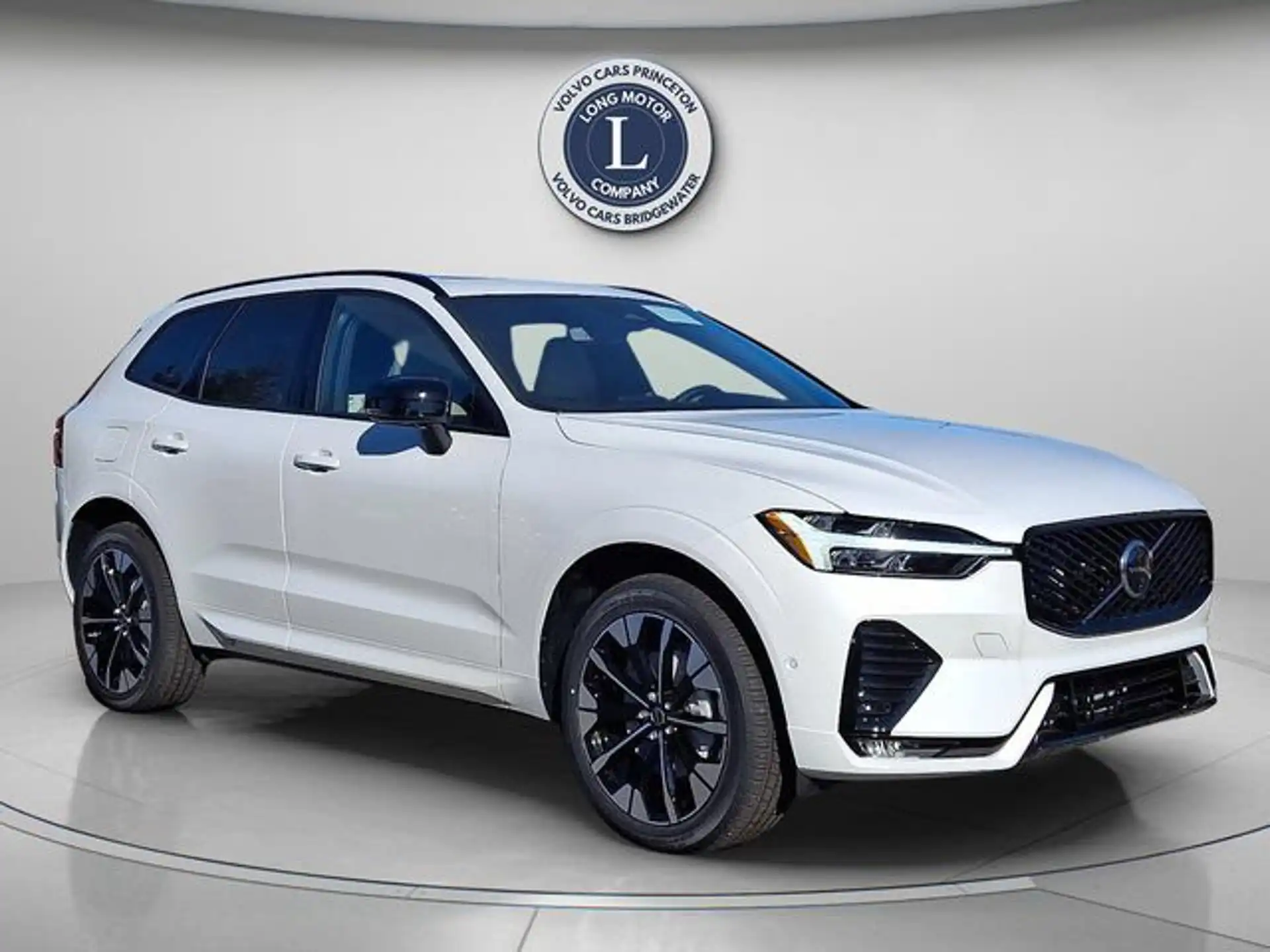 2026 Volvo XC60 B5 Plus Dark AWD's photo