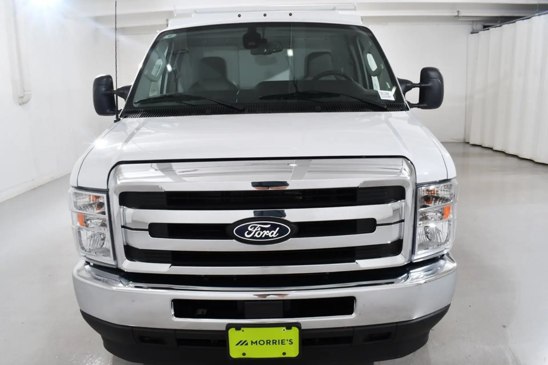 2026 Ford E-Series SRW E-350 Super Duty 138 in WB photo 3