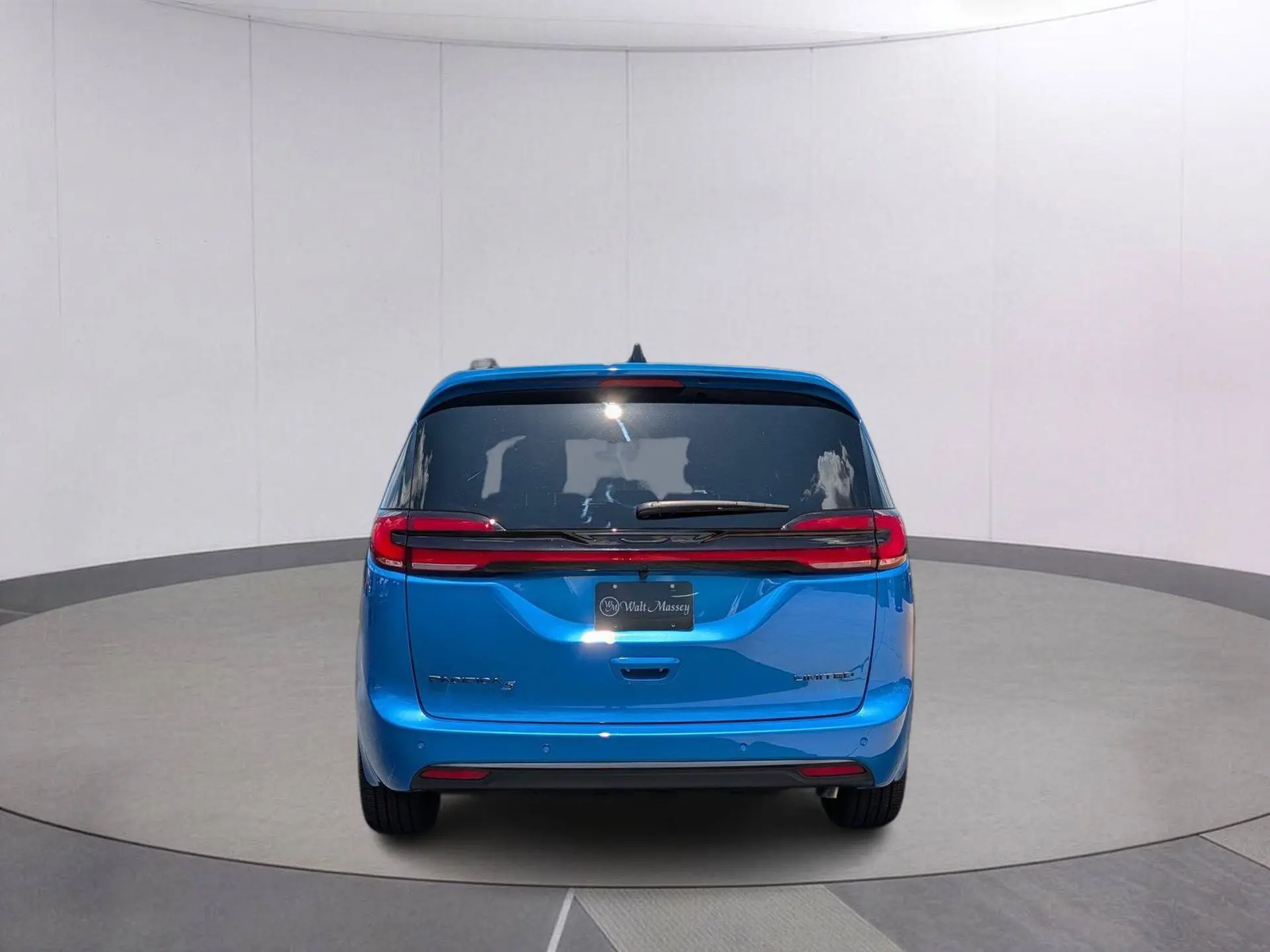 2027 Chrysler Pacifica Limited photo 4