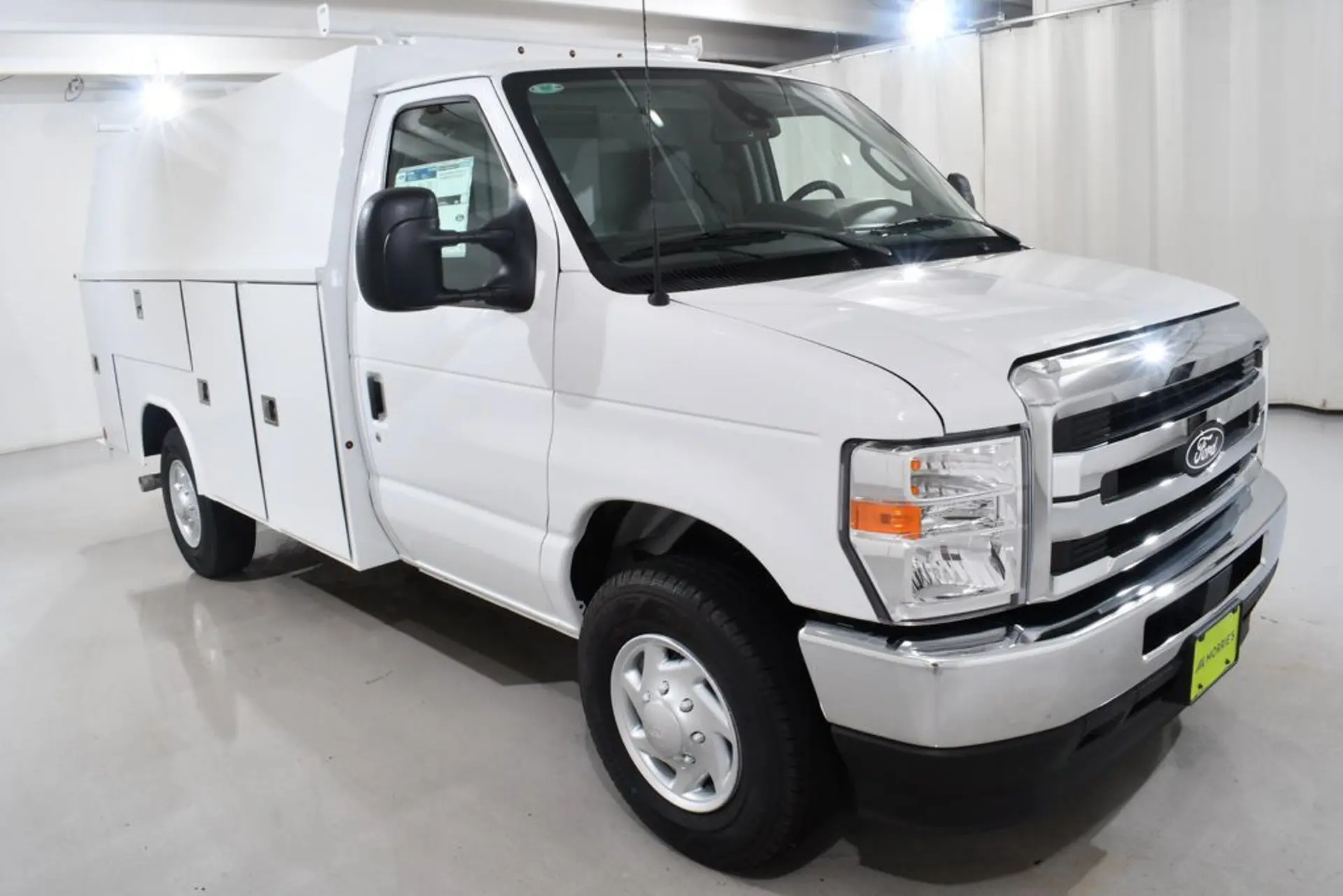 2026 Ford E-Series SRW E-350 Super Duty 138 in WB photo 5