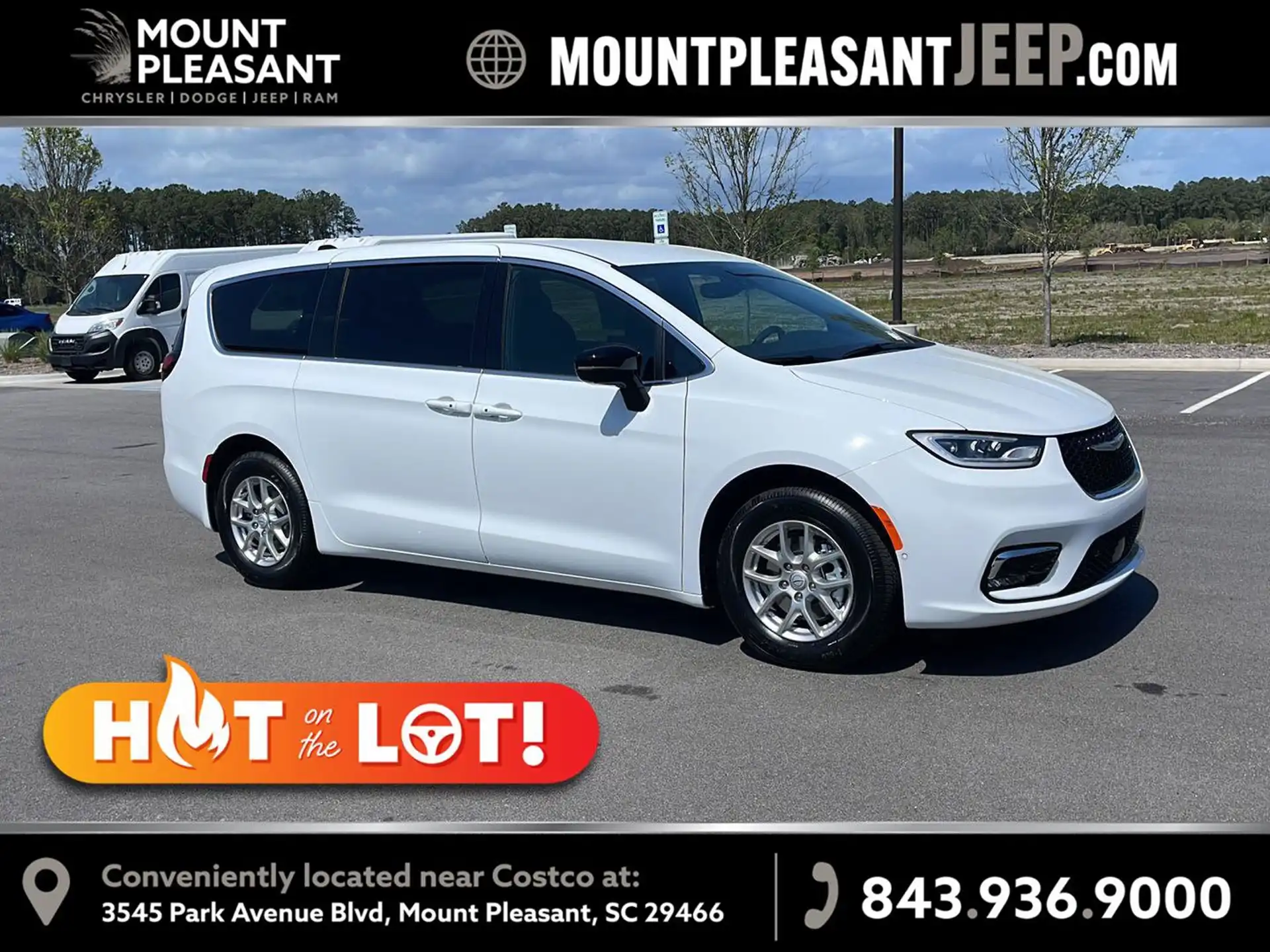 2026 Chrysler Pacifica Select's photo