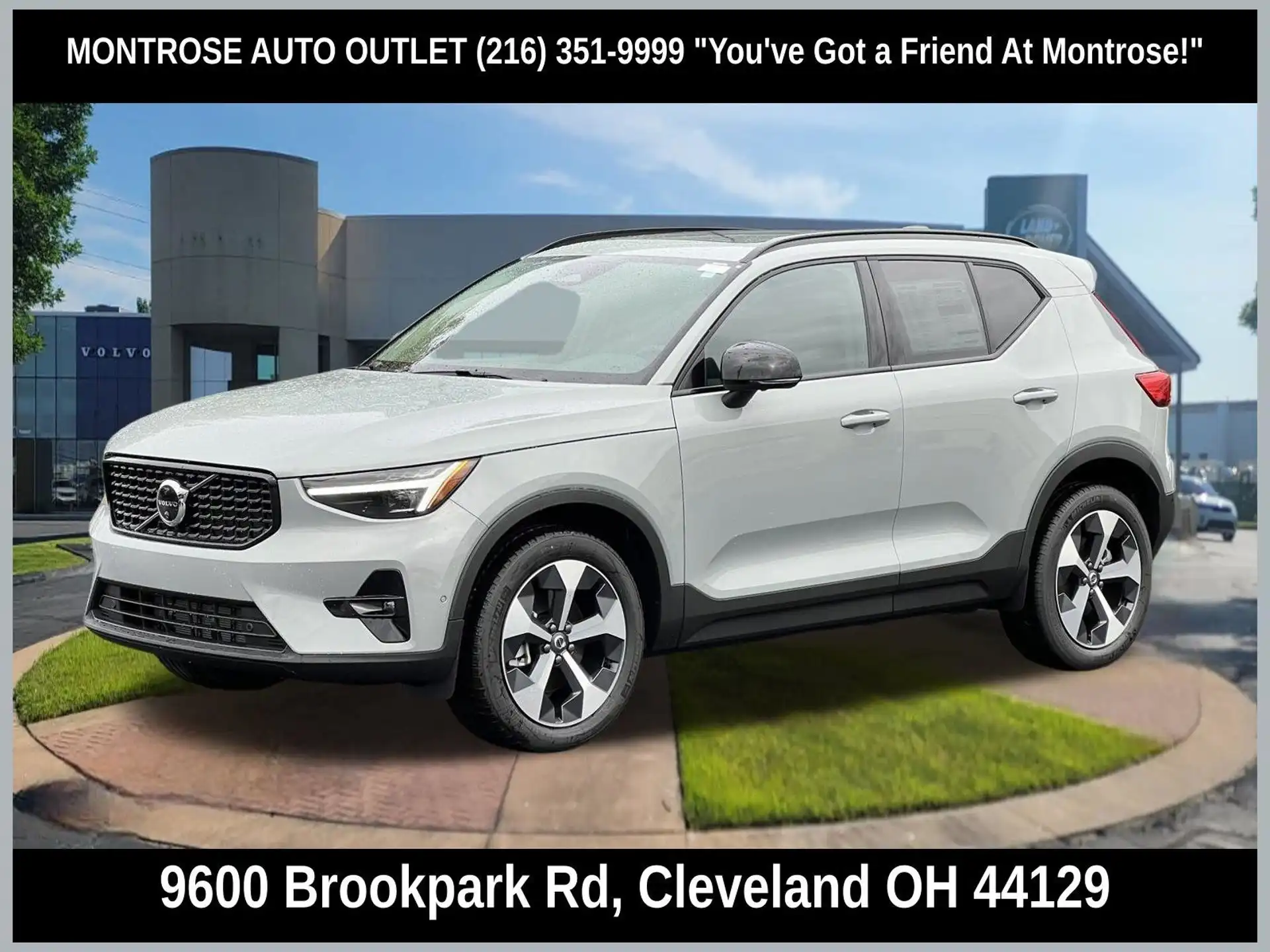 2026 Volvo XC40 B5 Plus Dark AWD's photo
