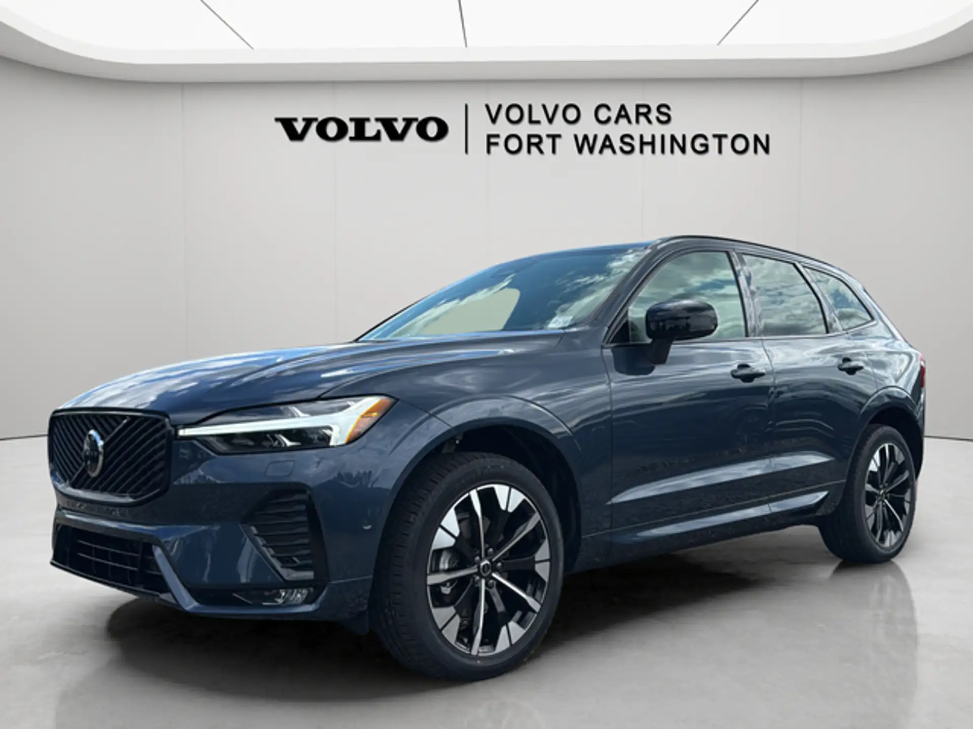 2026 Volvo XC60 B5 Plus Dark AWD's photo