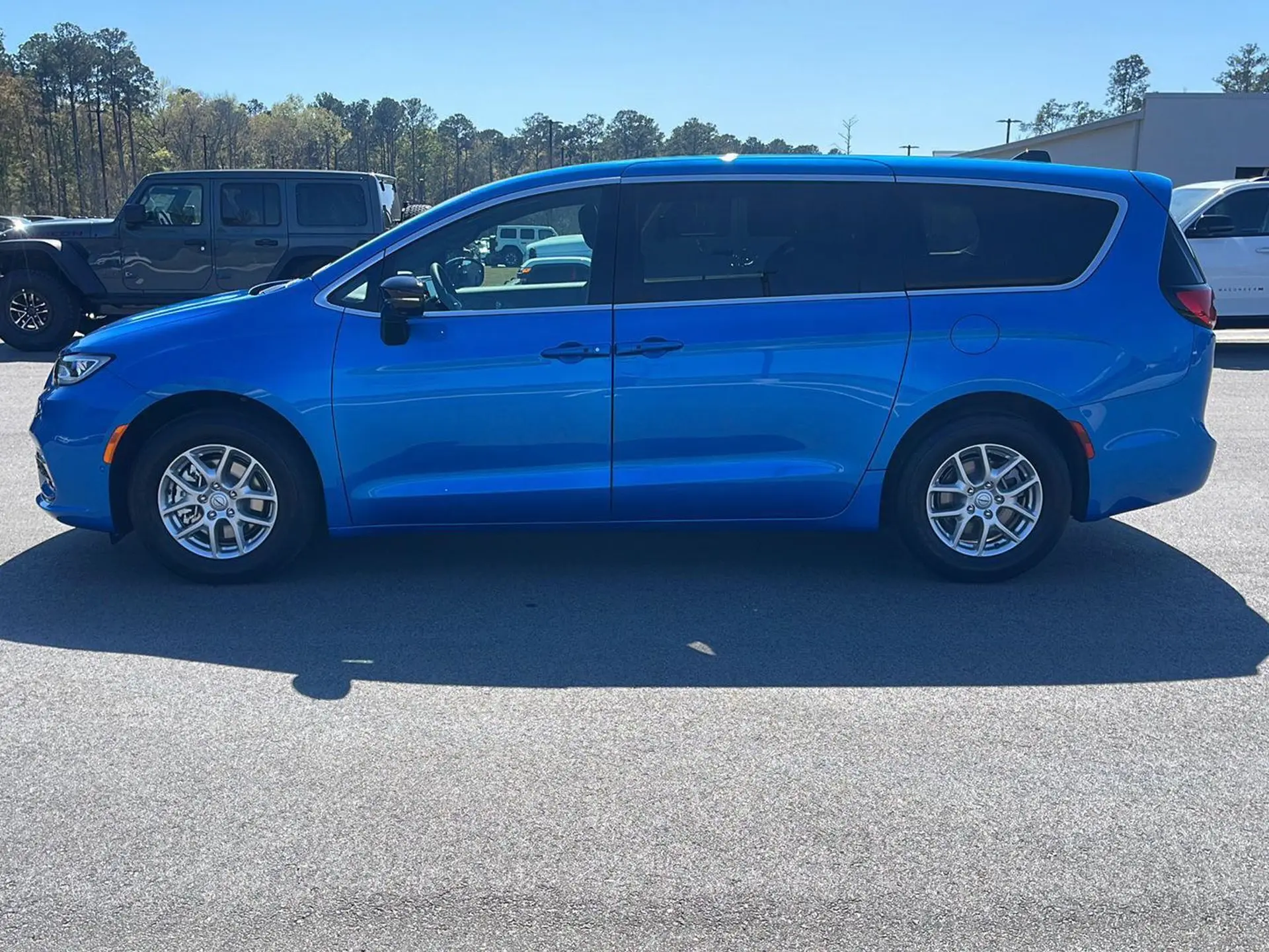 2026 Chrysler Pacifica Select photo 4