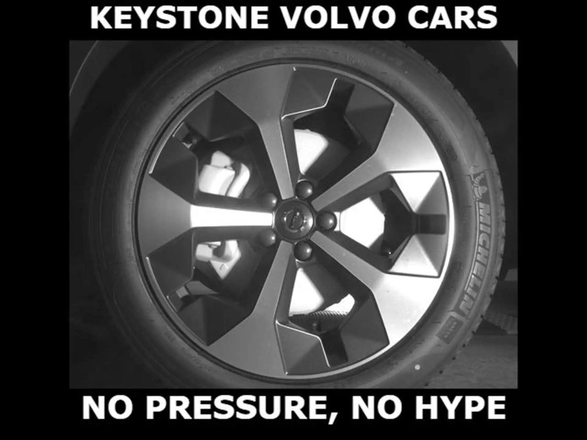 2026 Volvo XC40 B5 Plus Dark AWD's photo