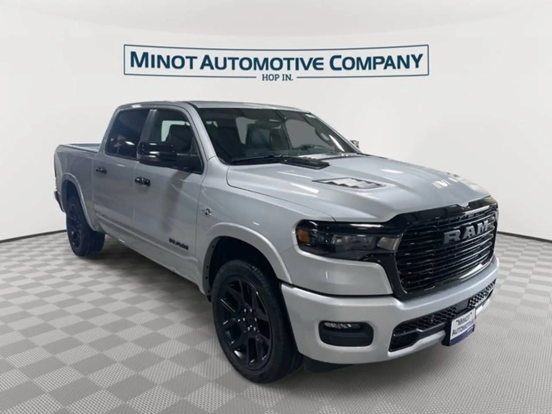 2026 RAM 1500 Laramie 4x4 Crew Cab 5'7's photo