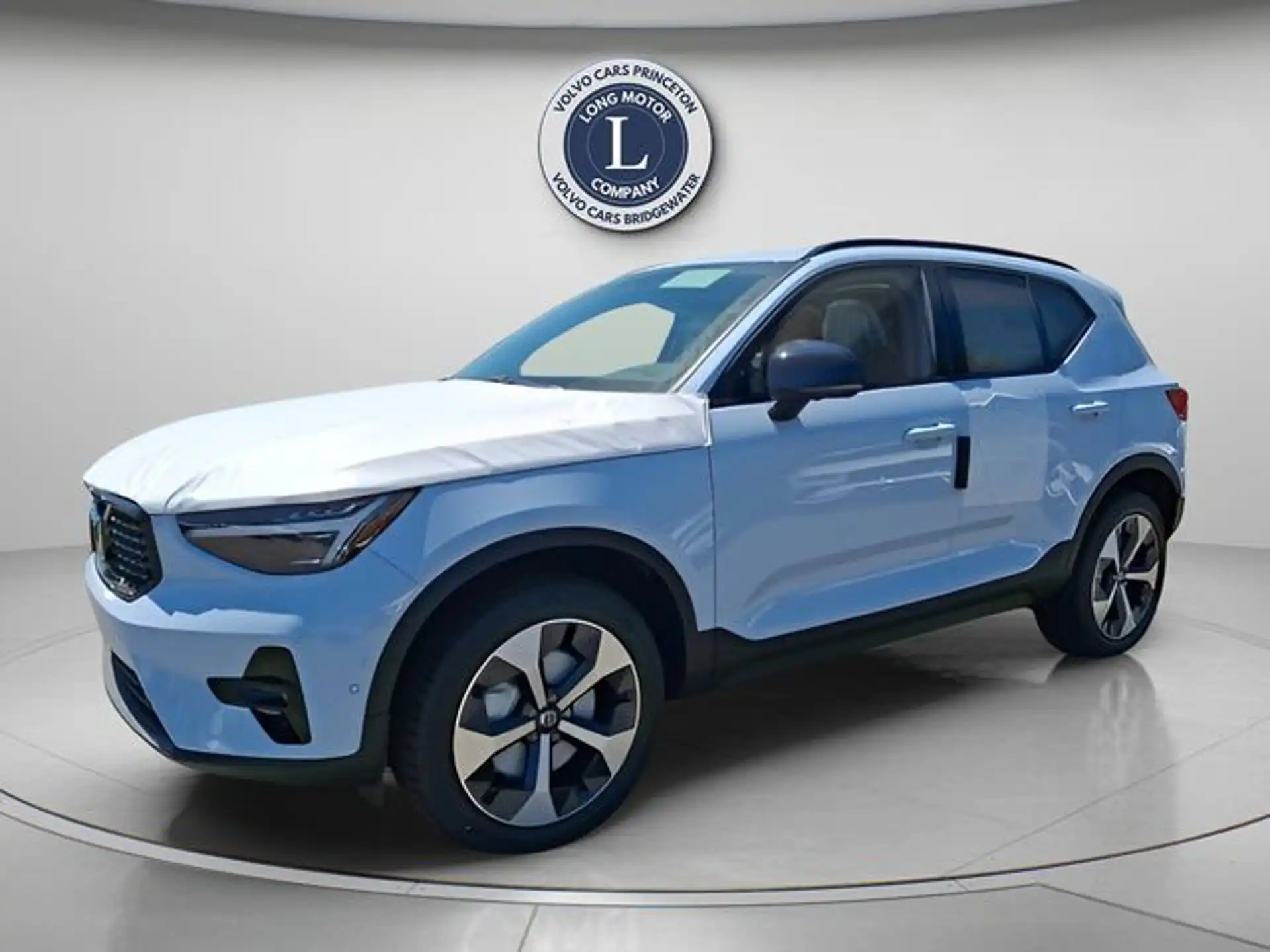 2026 Volvo XC40 B5 Plus Dark AWD's photo