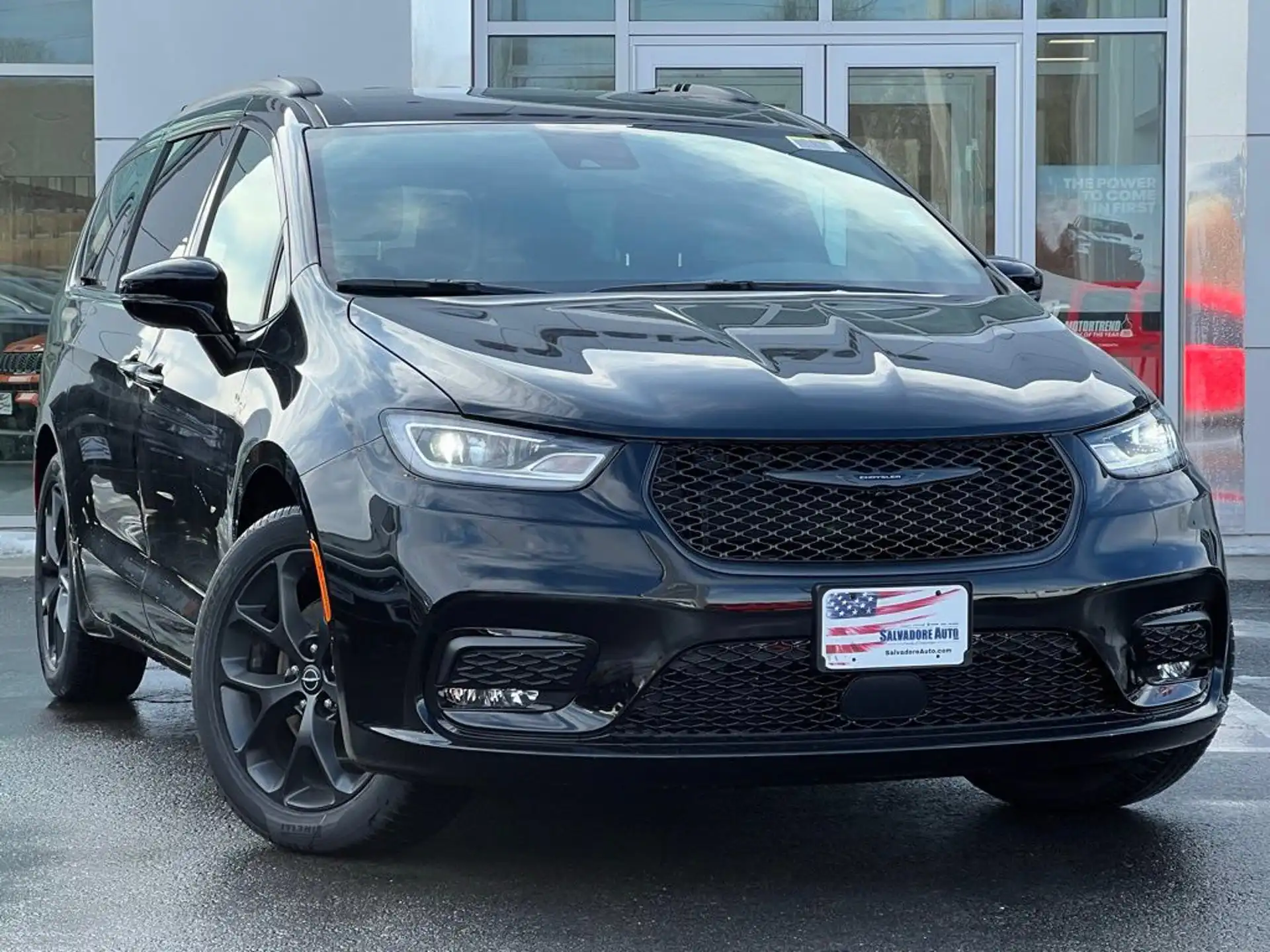 2026 Chrysler Pacifica Select's photo