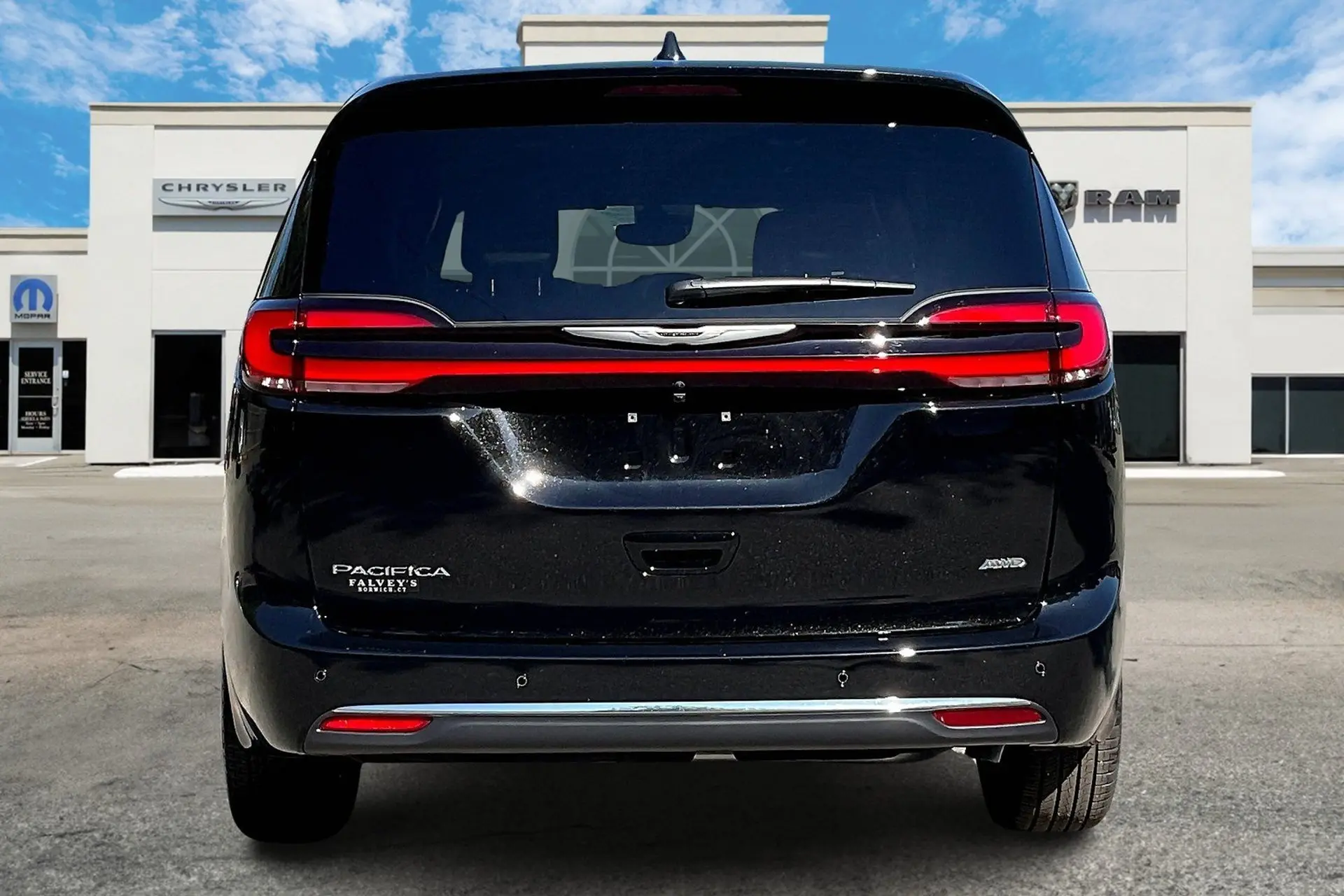 2026 Chrysler Pacifica Select AWD photo 4
