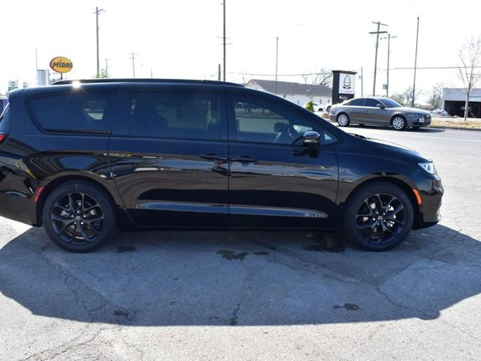 2026 Chrysler Pacifica Select photo 4