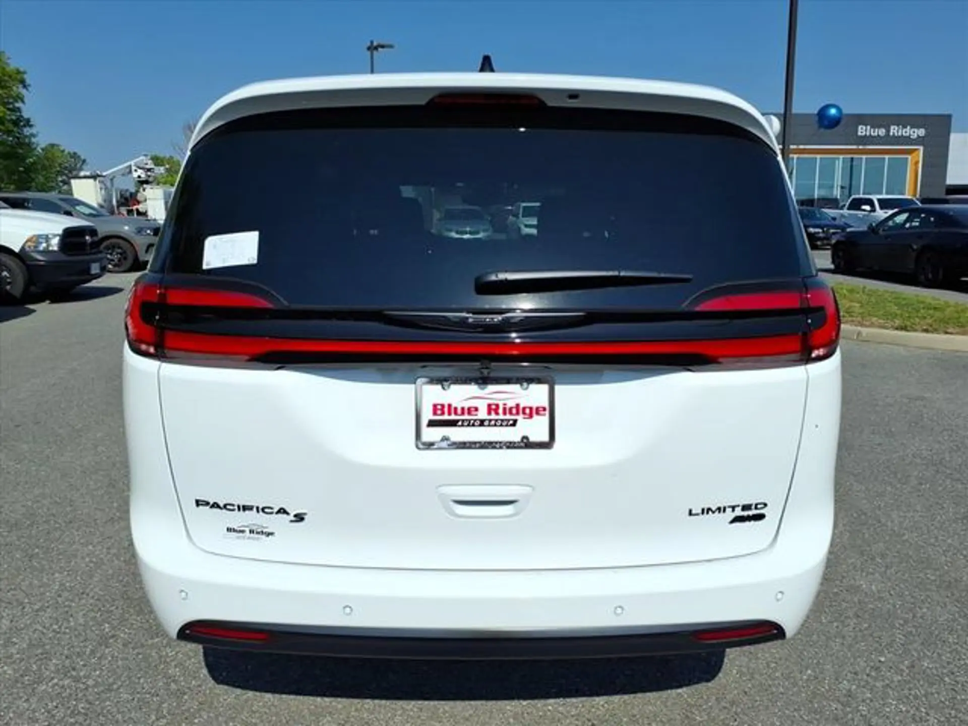 2026 Chrysler Pacifica Limited AWD photo 5