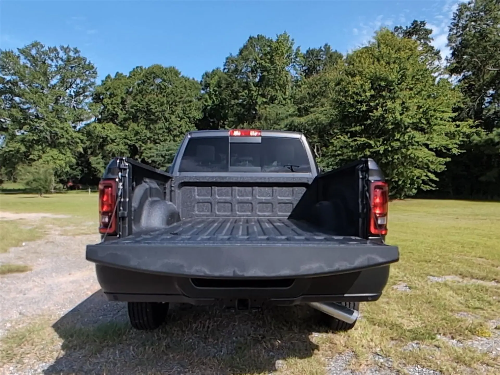 2026 RAM 2500 Tradesman 4X4 Crew Cab SWB photo 5