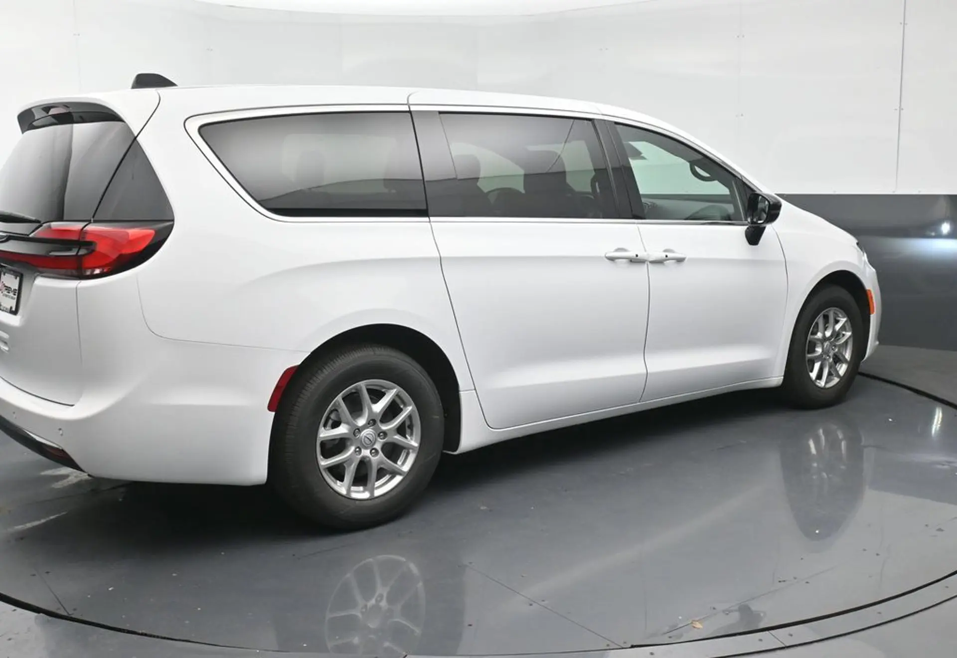 2026 Chrysler Pacifica Select photo 5