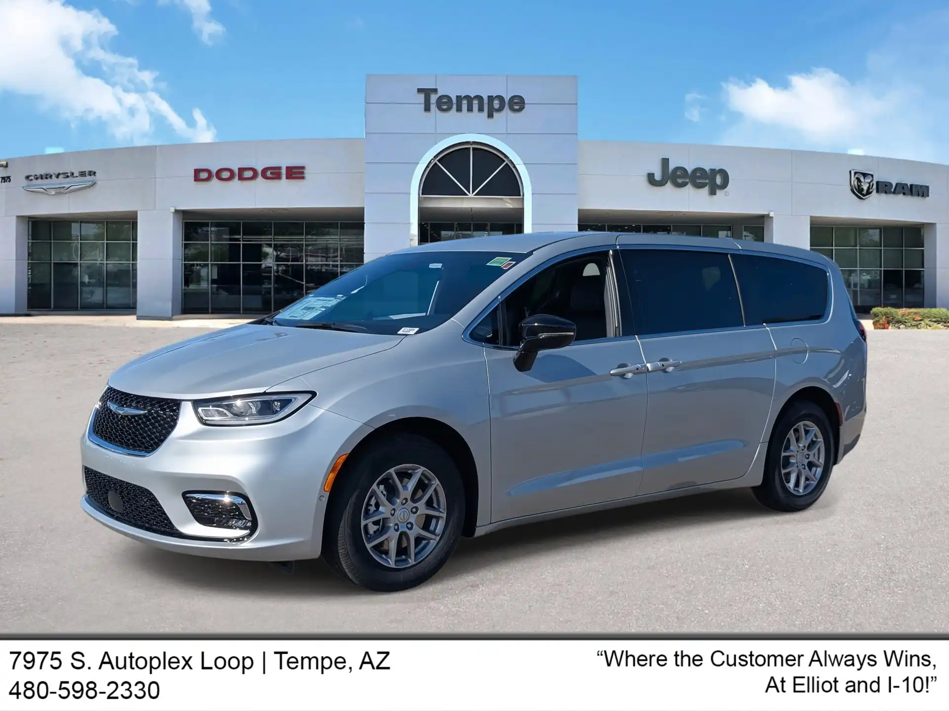 2026 Chrysler Pacifica Select's photo