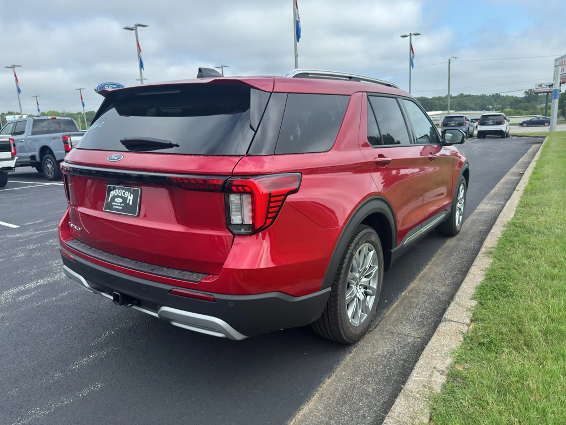 2026 Ford Explorer Platinum photo 5