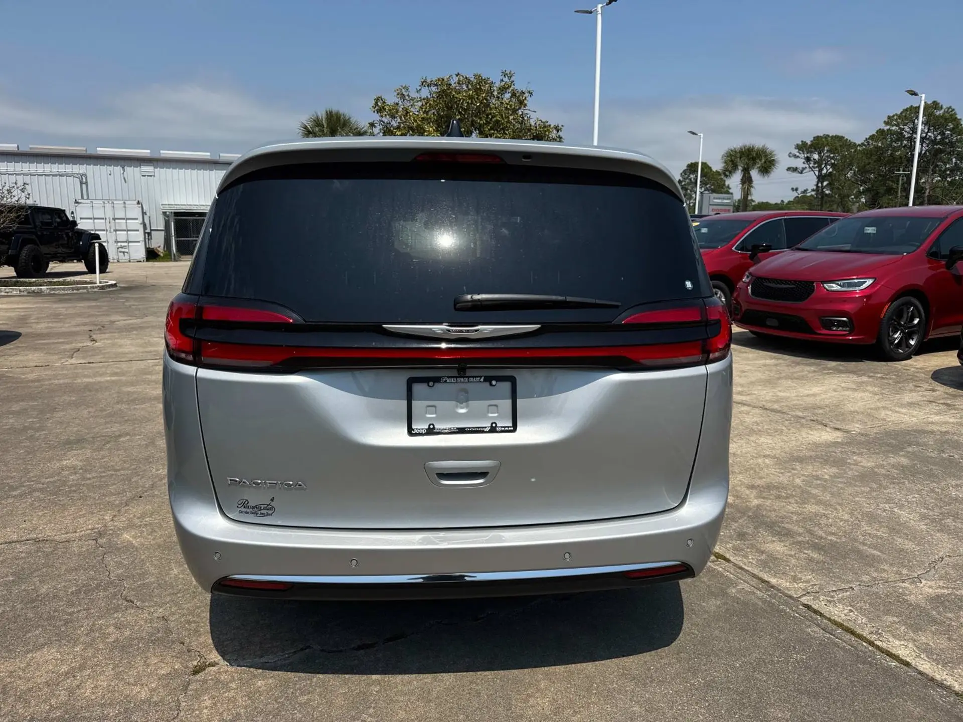 2026 Chrysler Pacifica Select photo 4