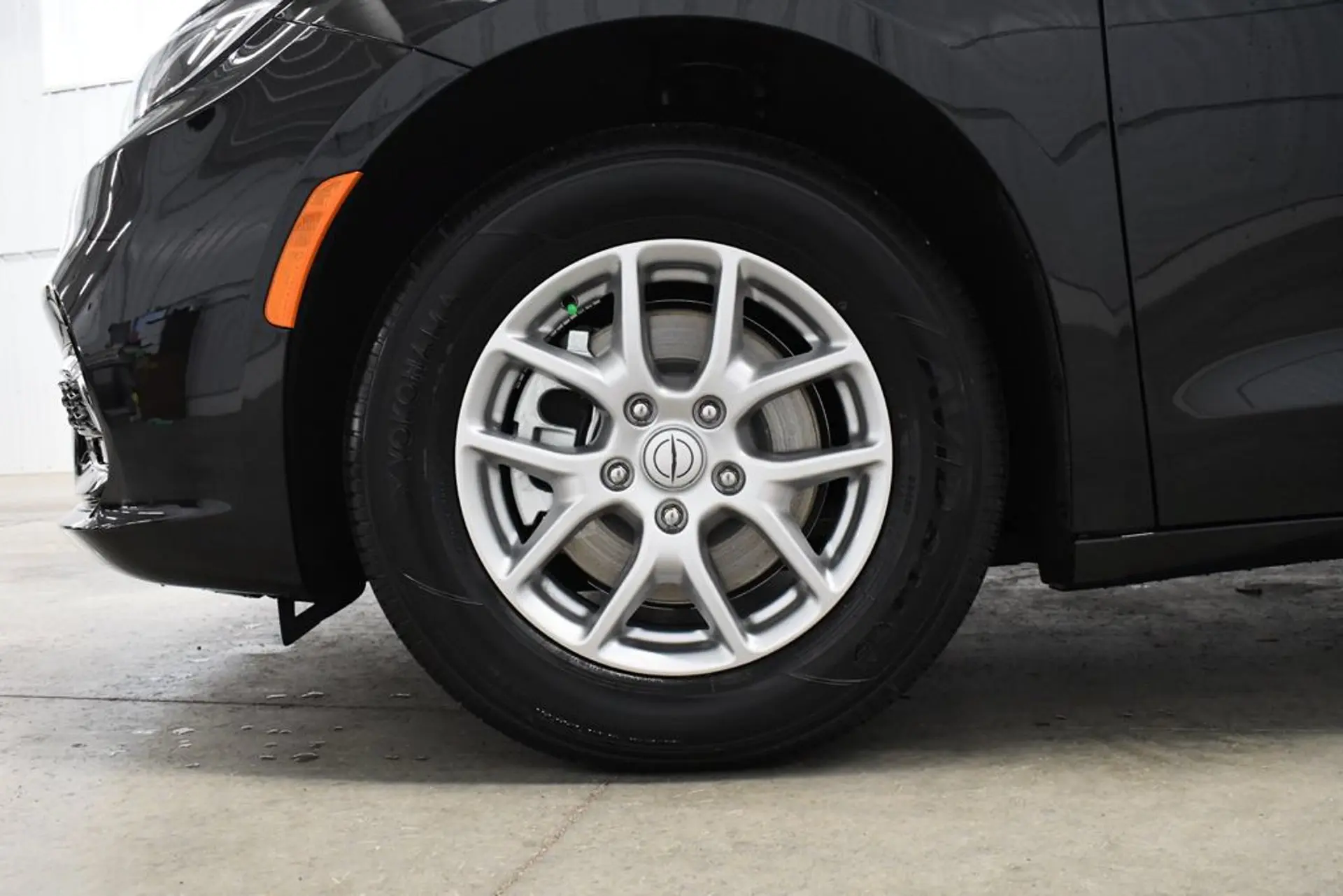 2026 Chrysler Pacifica Select photo 3