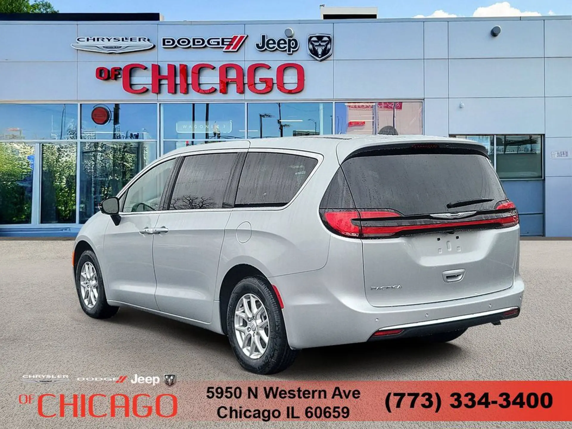 2026 Chrysler Pacifica Select photo 3
